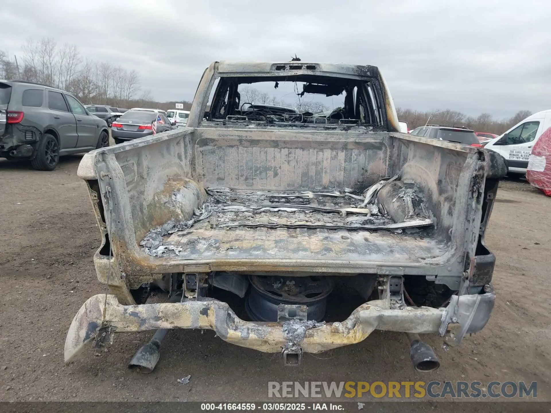 16 Photograph of a damaged car 1C6SRFFT3LN304070 RAM 1500 2020