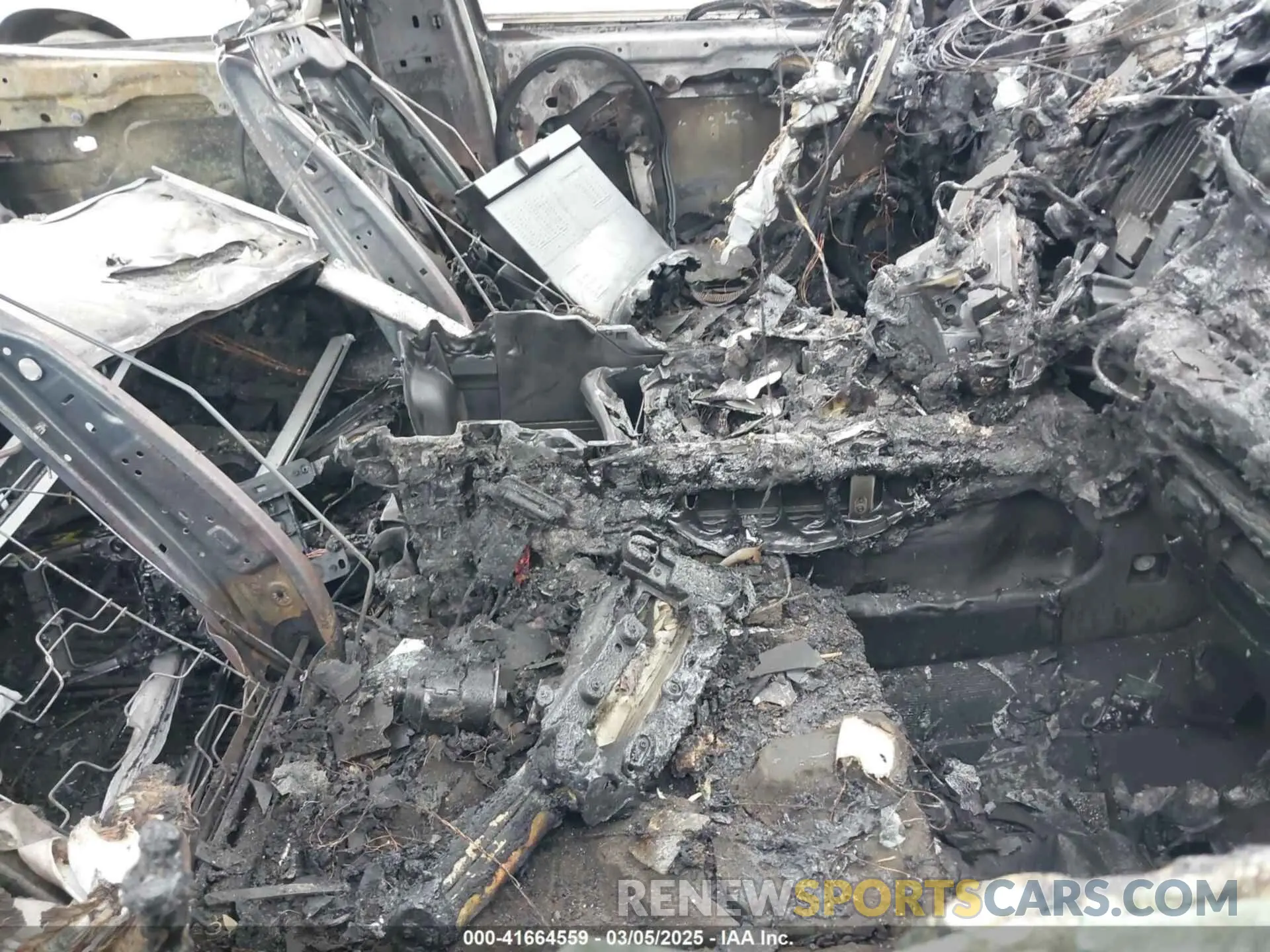 5 Photograph of a damaged car 1C6SRFFT3LN304070 RAM 1500 2020