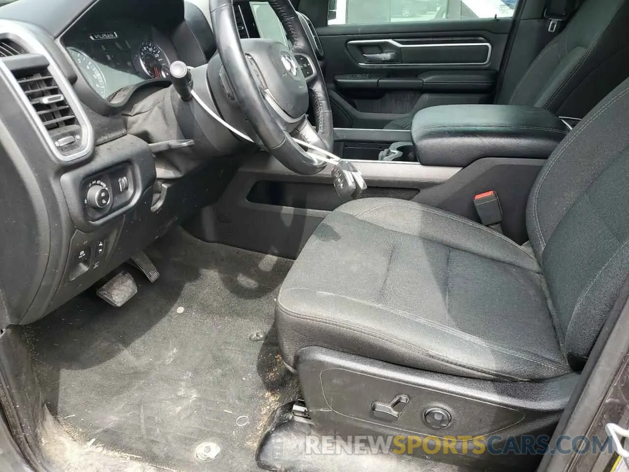 7 Photograph of a damaged car 1C6SRFFT3LN365404 RAM 1500 2020