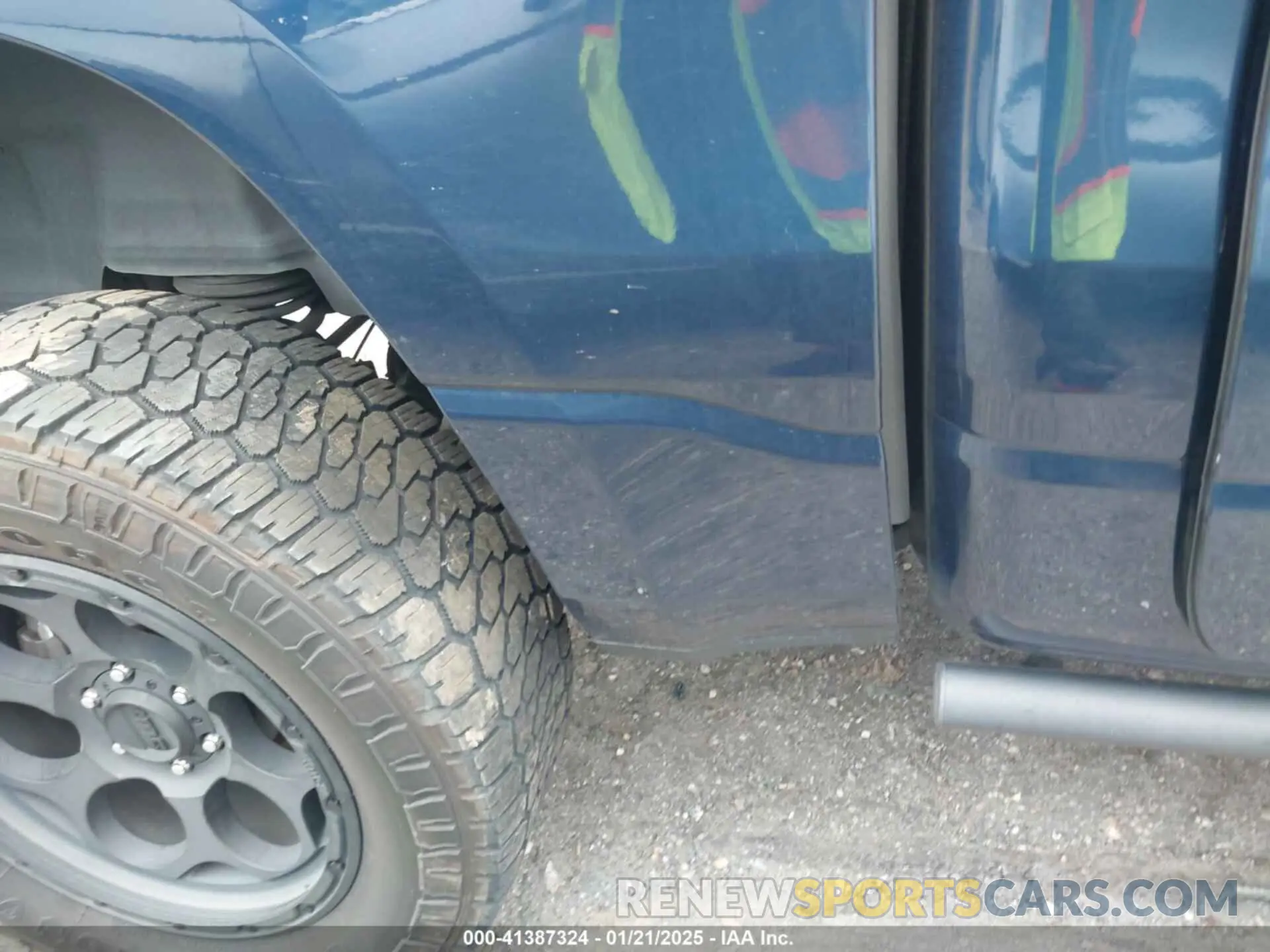 20 Photograph of a damaged car 1C6SRFFT4LN284329 RAM 1500 2020
