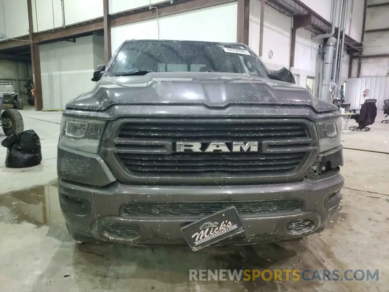 5 Photograph of a damaged car 1C6SRFFT4LN314235 RAM 1500 2020