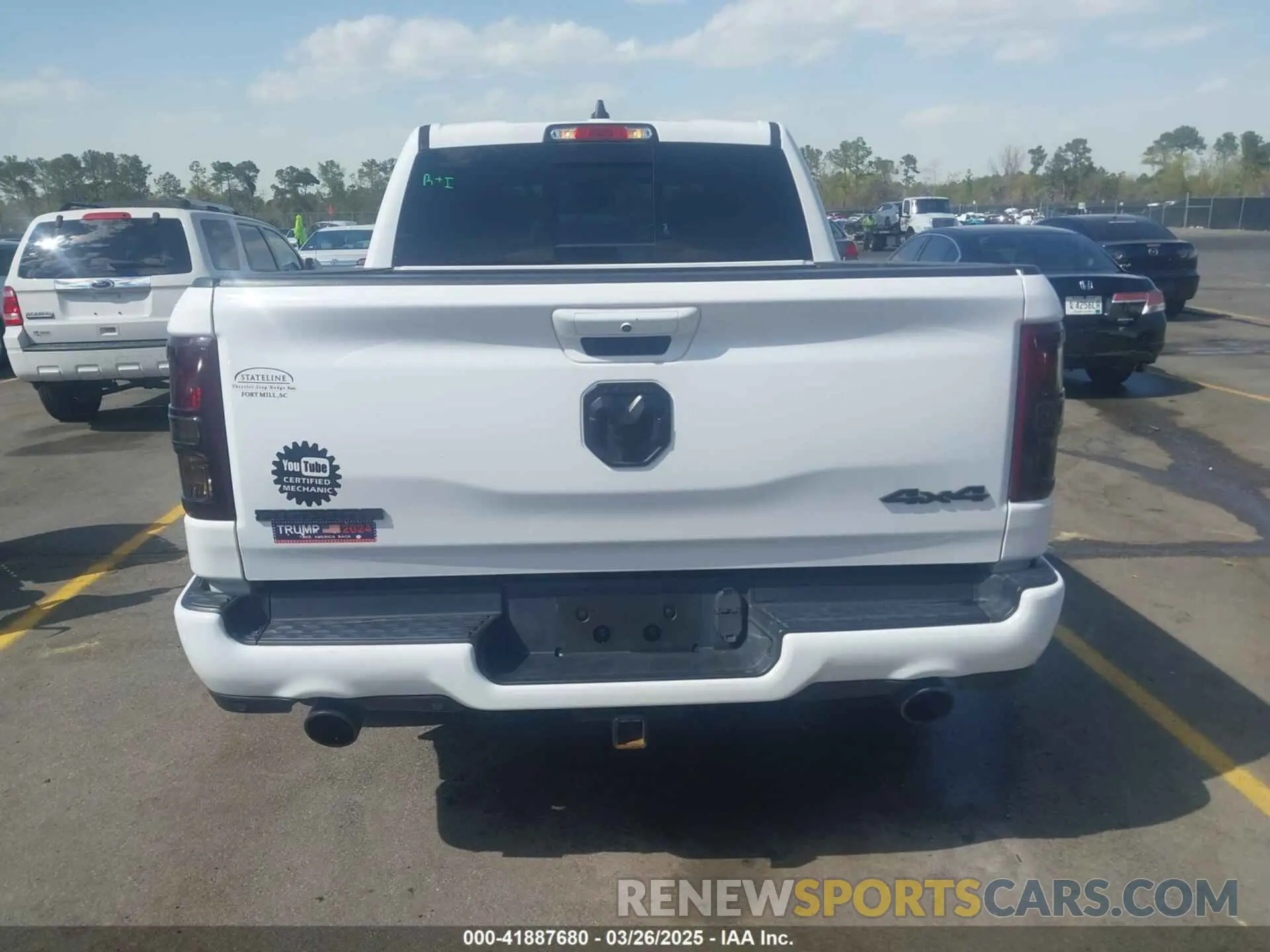 16 Photograph of a damaged car 1C6SRFFT4LN350359 RAM 1500 2020