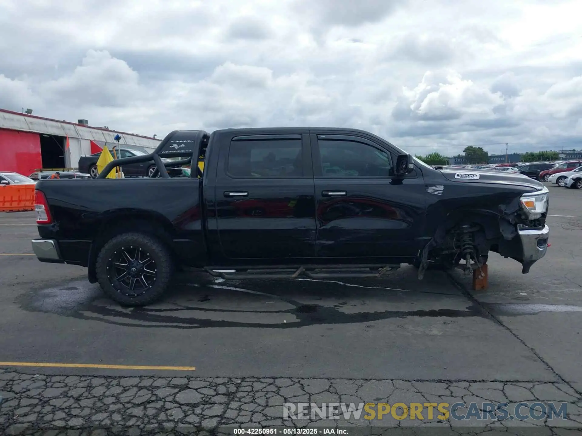 14 Photograph of a damaged car 1C6SRFFT5LN113394 RAM 1500 2020