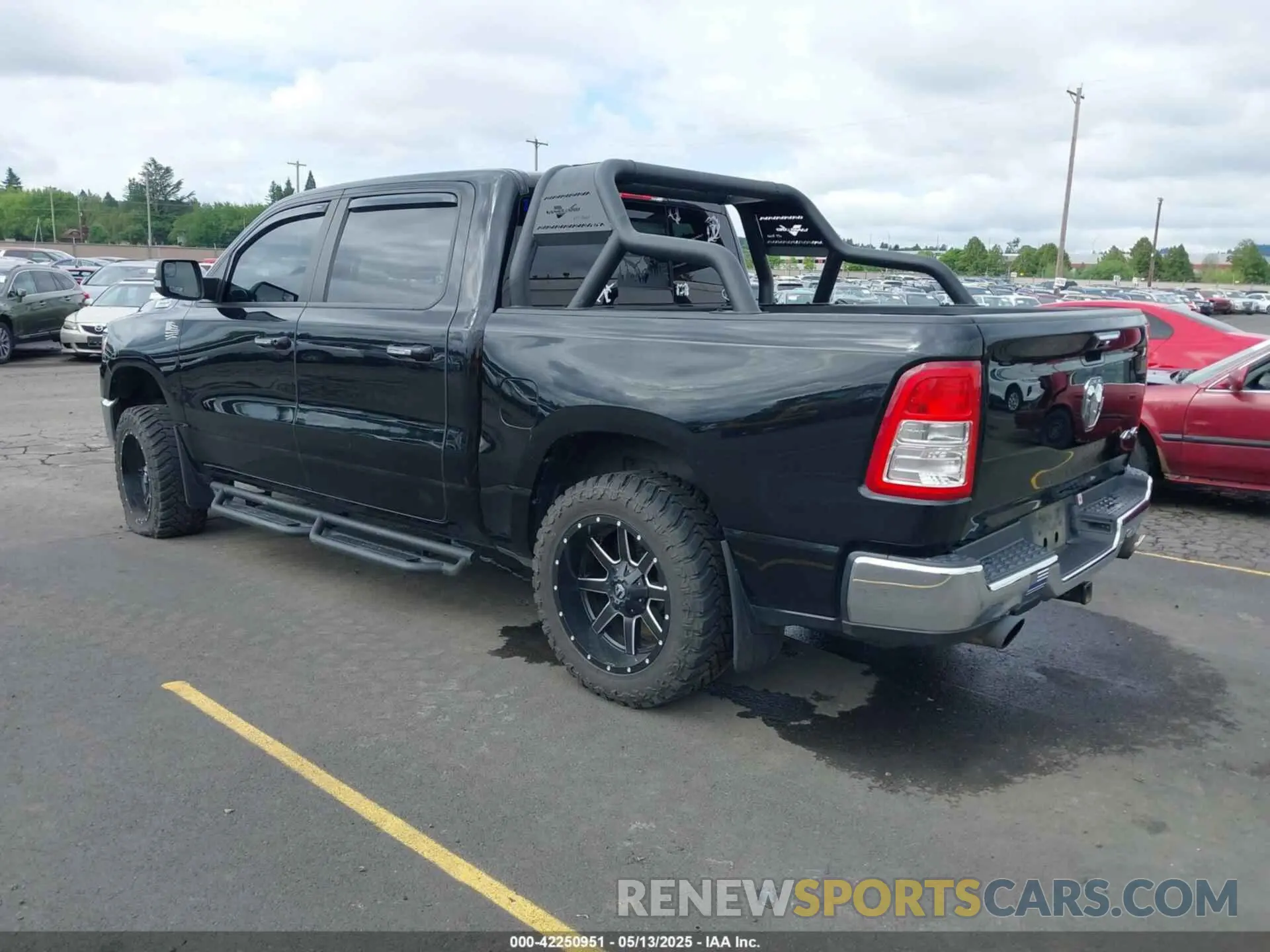 3 Photograph of a damaged car 1C6SRFFT5LN113394 RAM 1500 2020