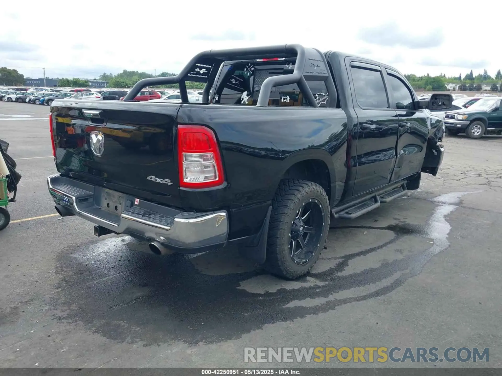 4 Photograph of a damaged car 1C6SRFFT5LN113394 RAM 1500 2020