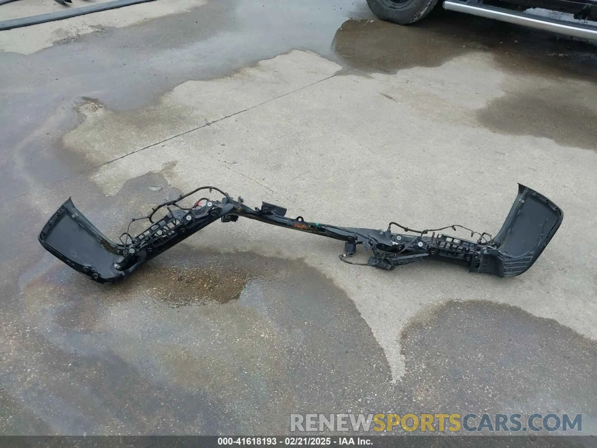 12 Photograph of a damaged car 1C6SRFFT6LN323129 RAM 1500 2020