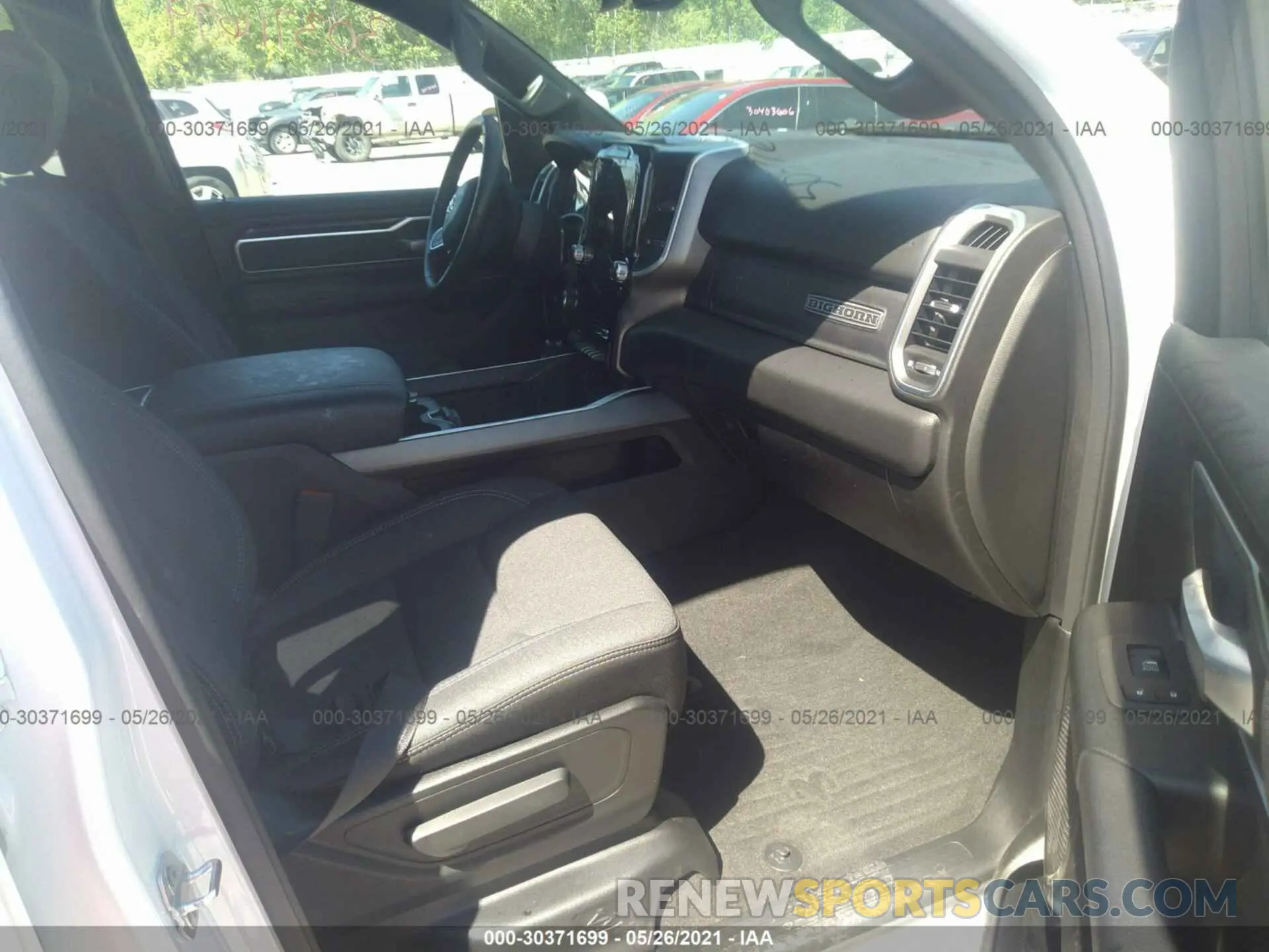 5 Photograph of a damaged car 1C6SRFFT7LN108696 RAM 1500 2020