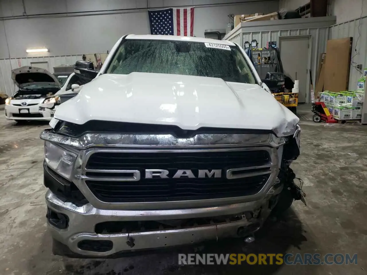 5 Photograph of a damaged car 1C6SRFFT7LN141049 RAM 1500 2020