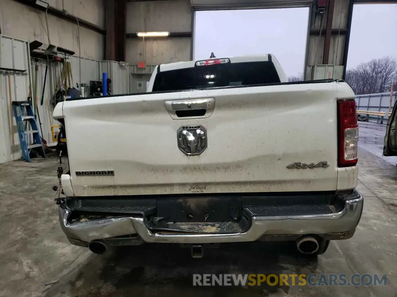 6 Photograph of a damaged car 1C6SRFFT7LN141049 RAM 1500 2020