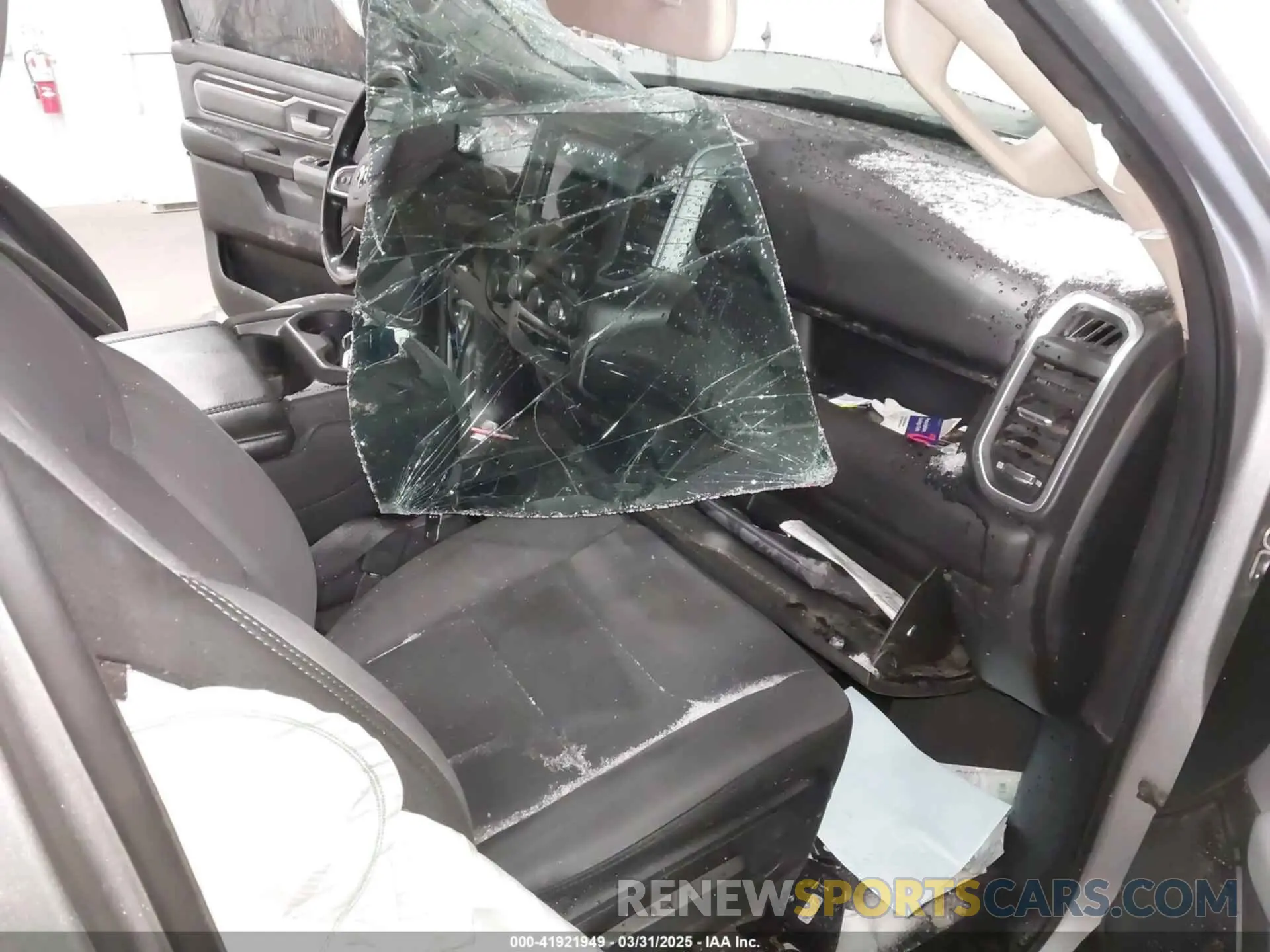 5 Photograph of a damaged car 1C6SRFFT8LN113101 RAM 1500 2020
