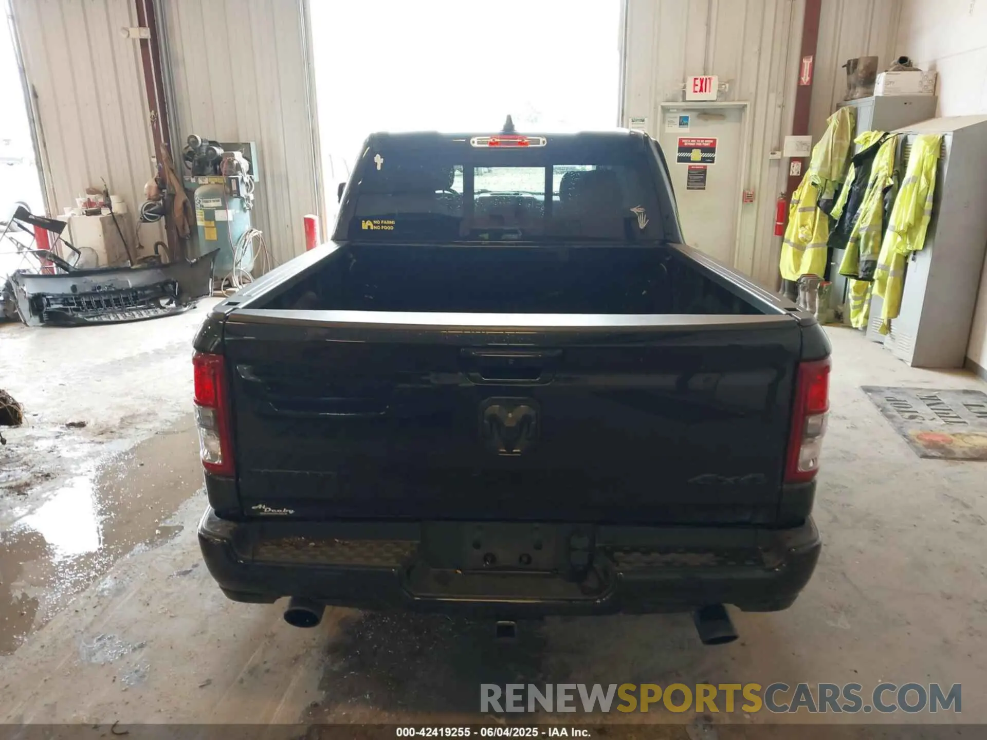 17 Photograph of a damaged car 1C6SRFFT8LN184508 RAM 1500 2020