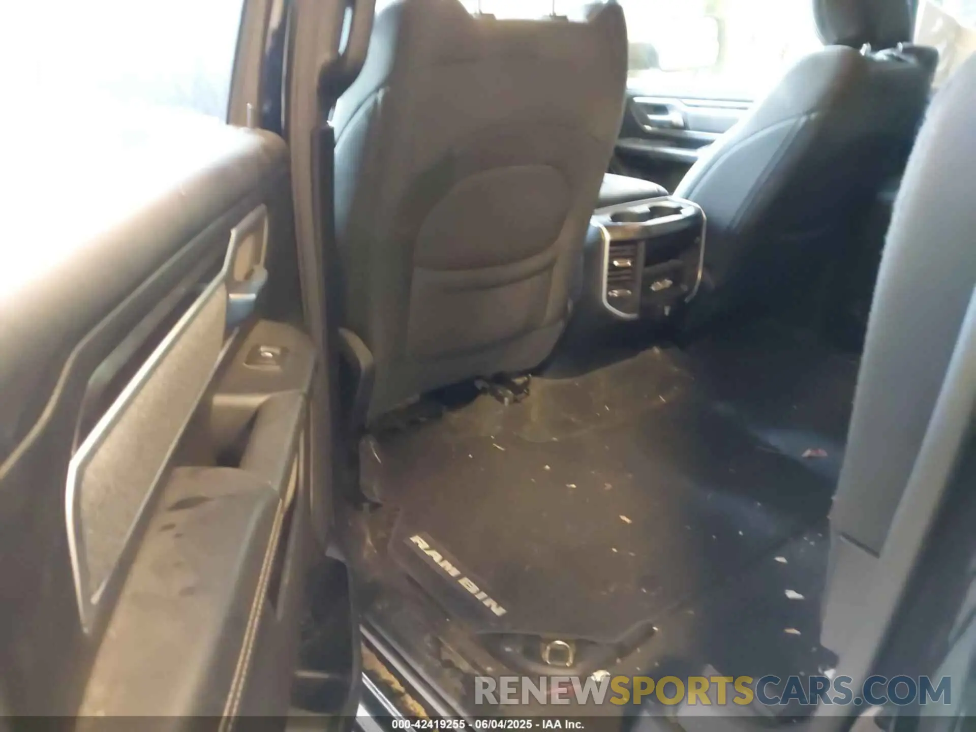 8 Photograph of a damaged car 1C6SRFFT8LN184508 RAM 1500 2020