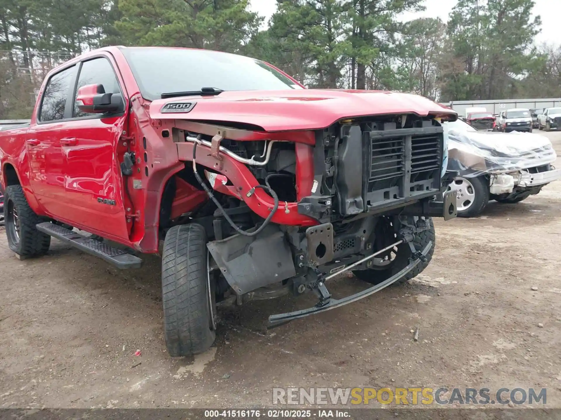 6 Photograph of a damaged car 1C6SRFFT8LN284642 RAM 1500 2020