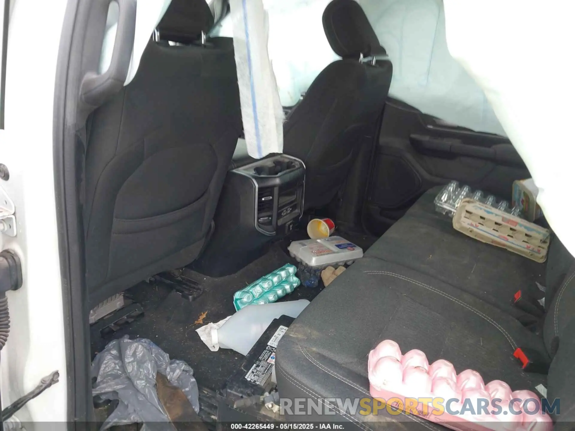 8 Photograph of a damaged car 1C6SRFFT8LN301178 RAM 1500 2020