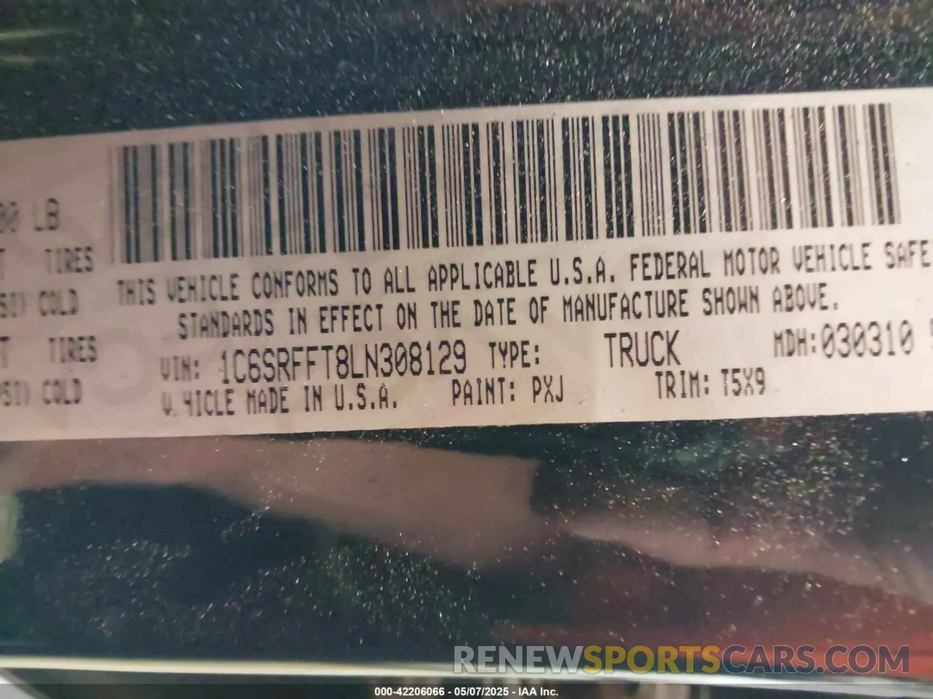 9 Photograph of a damaged car 1C6SRFFT8LN308129 RAM 1500 2020
