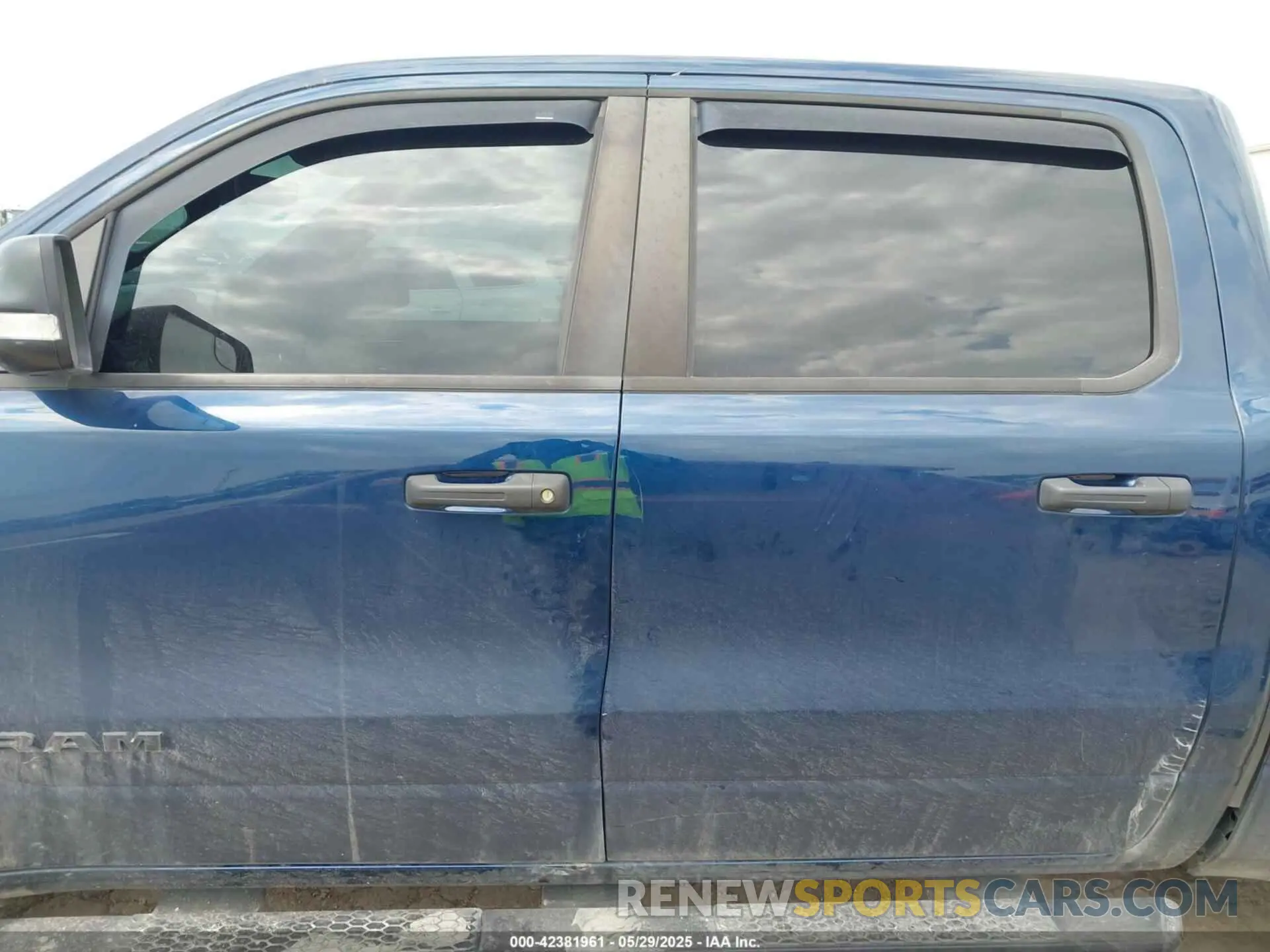 14 Photograph of a damaged car 1C6SRFFT8LN387625 RAM 1500 2020