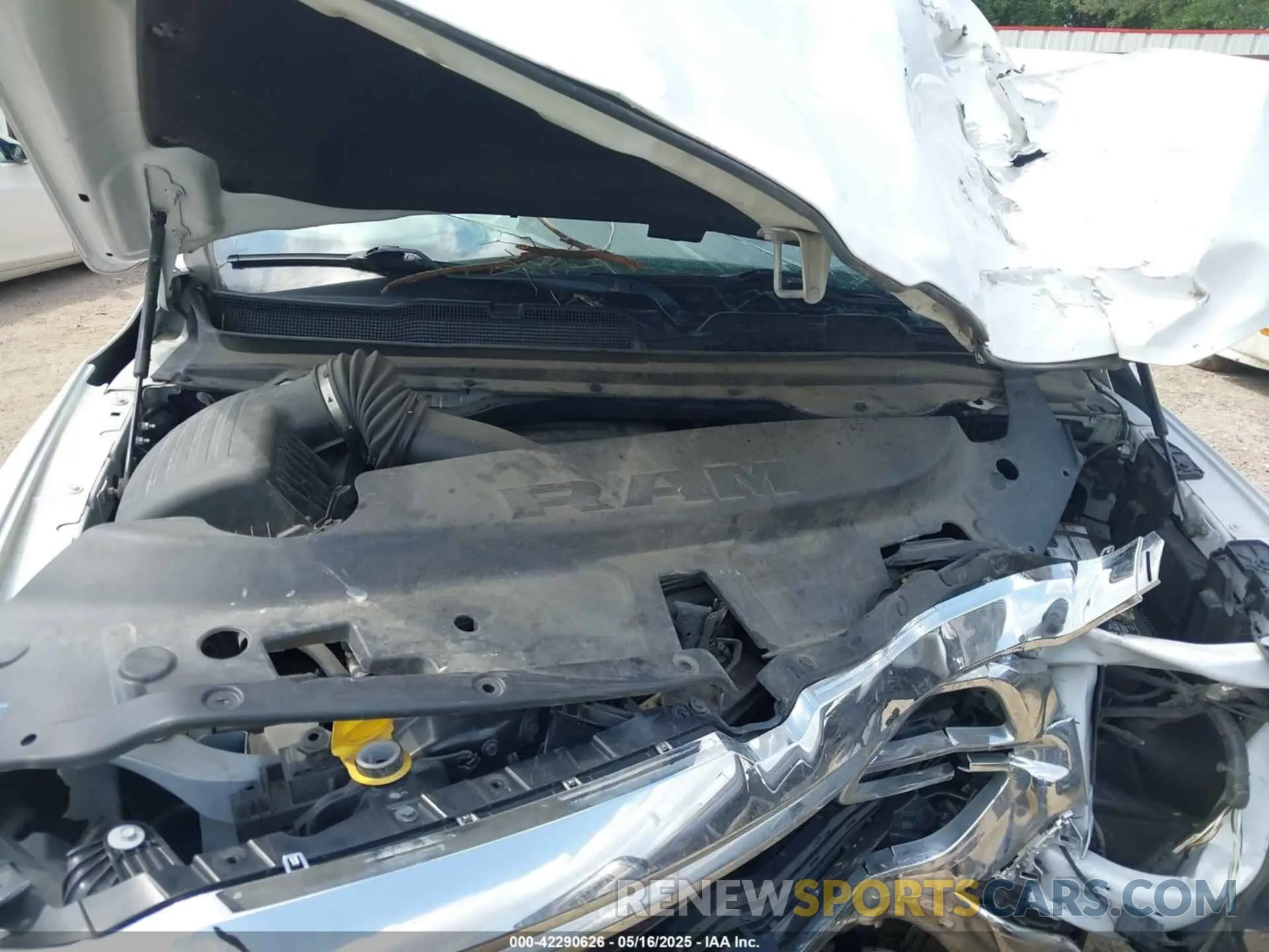 10 Photograph of a damaged car 1C6SRFFT9LN321942 RAM 1500 2020
