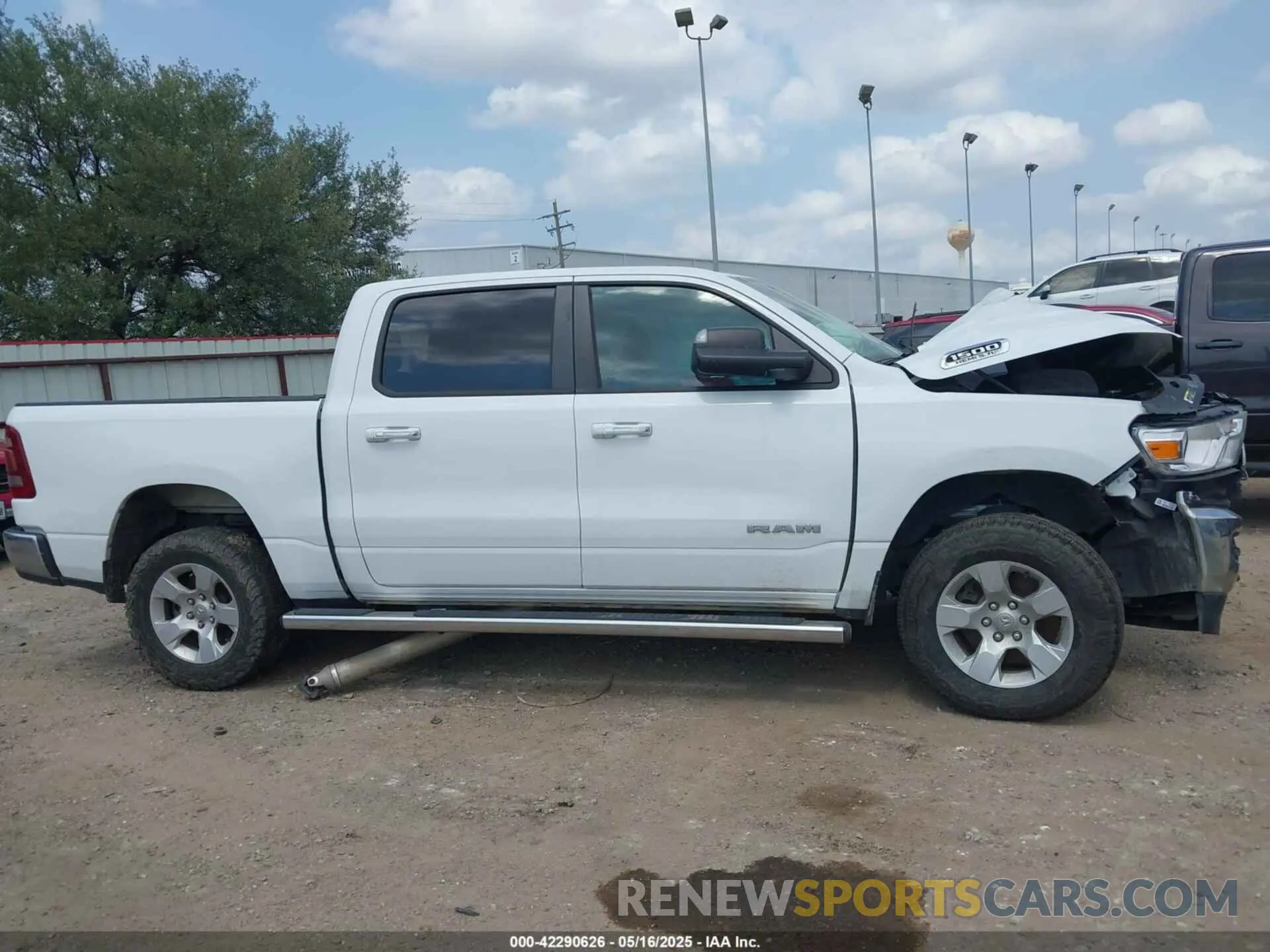 12 Photograph of a damaged car 1C6SRFFT9LN321942 RAM 1500 2020