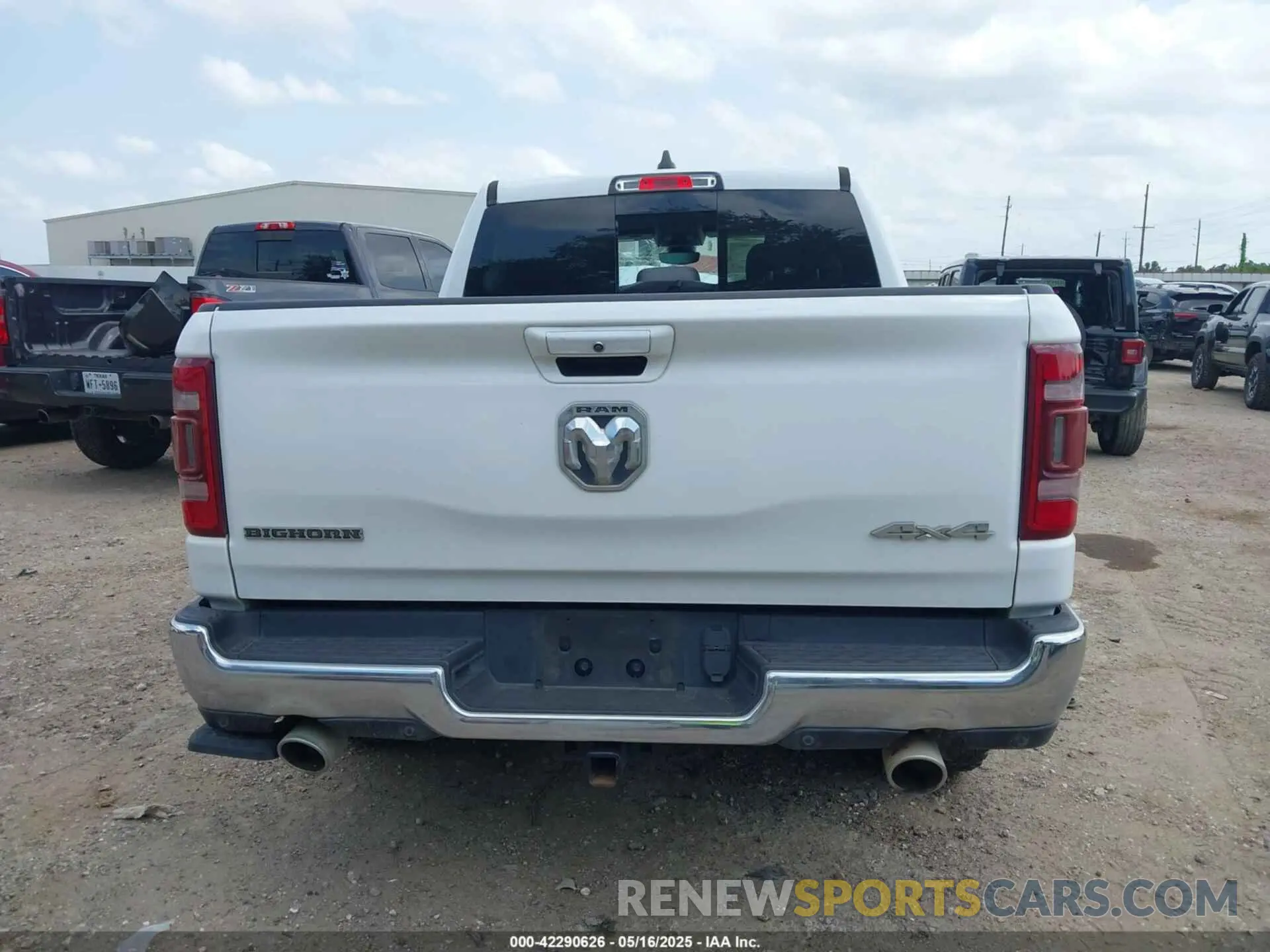 15 Photograph of a damaged car 1C6SRFFT9LN321942 RAM 1500 2020