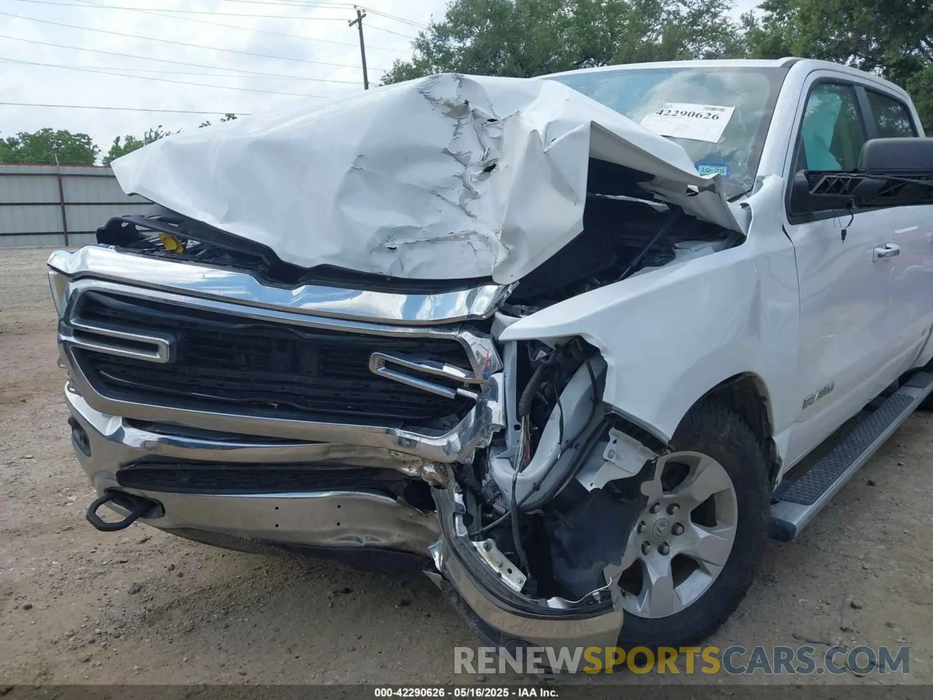 6 Photograph of a damaged car 1C6SRFFT9LN321942 RAM 1500 2020