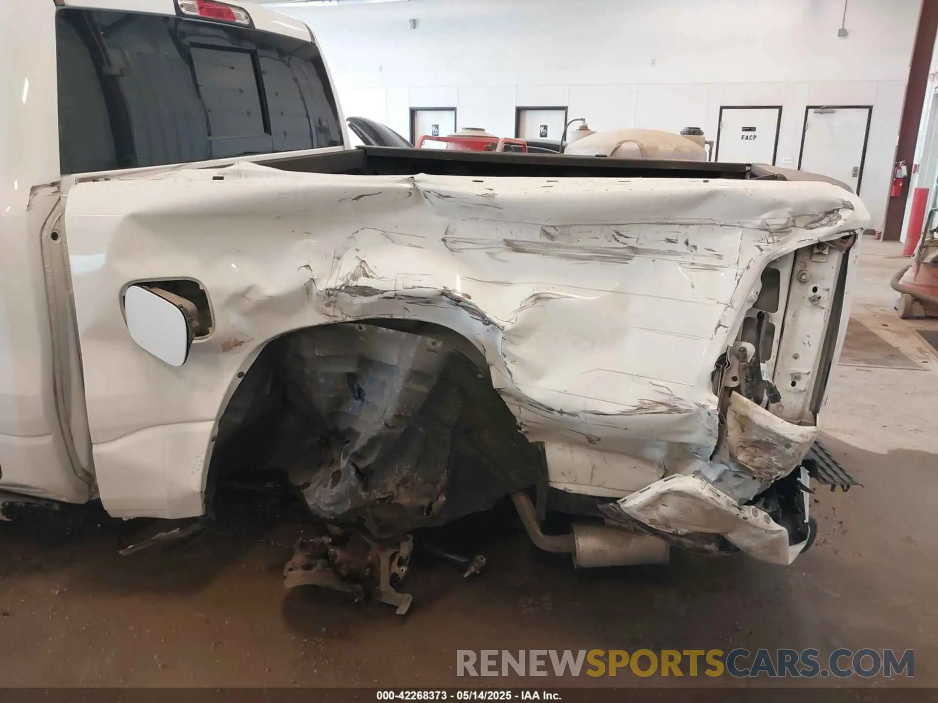 6 Photograph of a damaged car 1C6SRFFTXLN241064 RAM 1500 2020