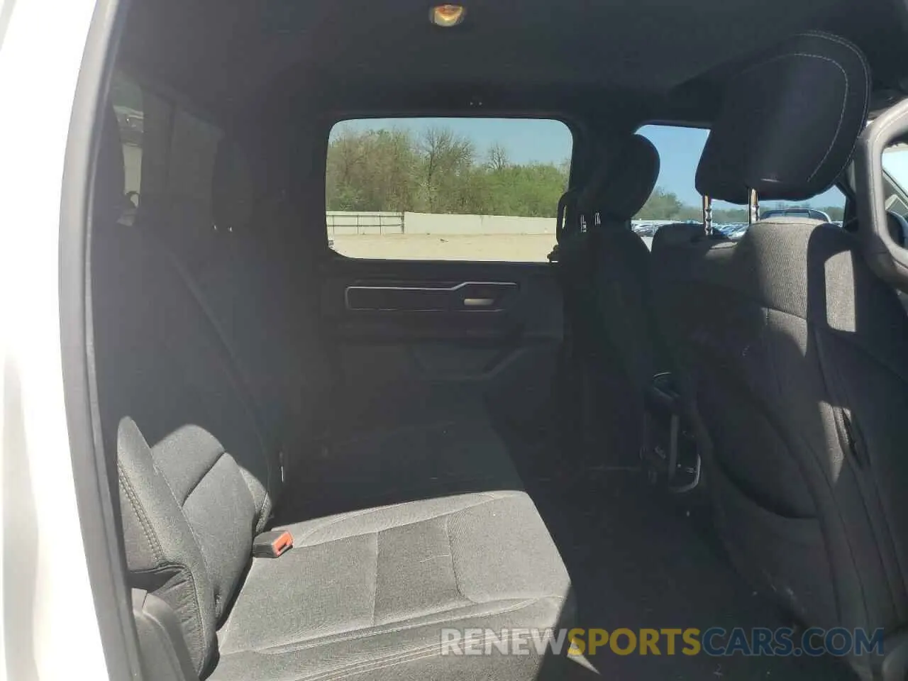 10 Photograph of a damaged car 1C6SRFFTXLN355274 RAM 1500 2020
