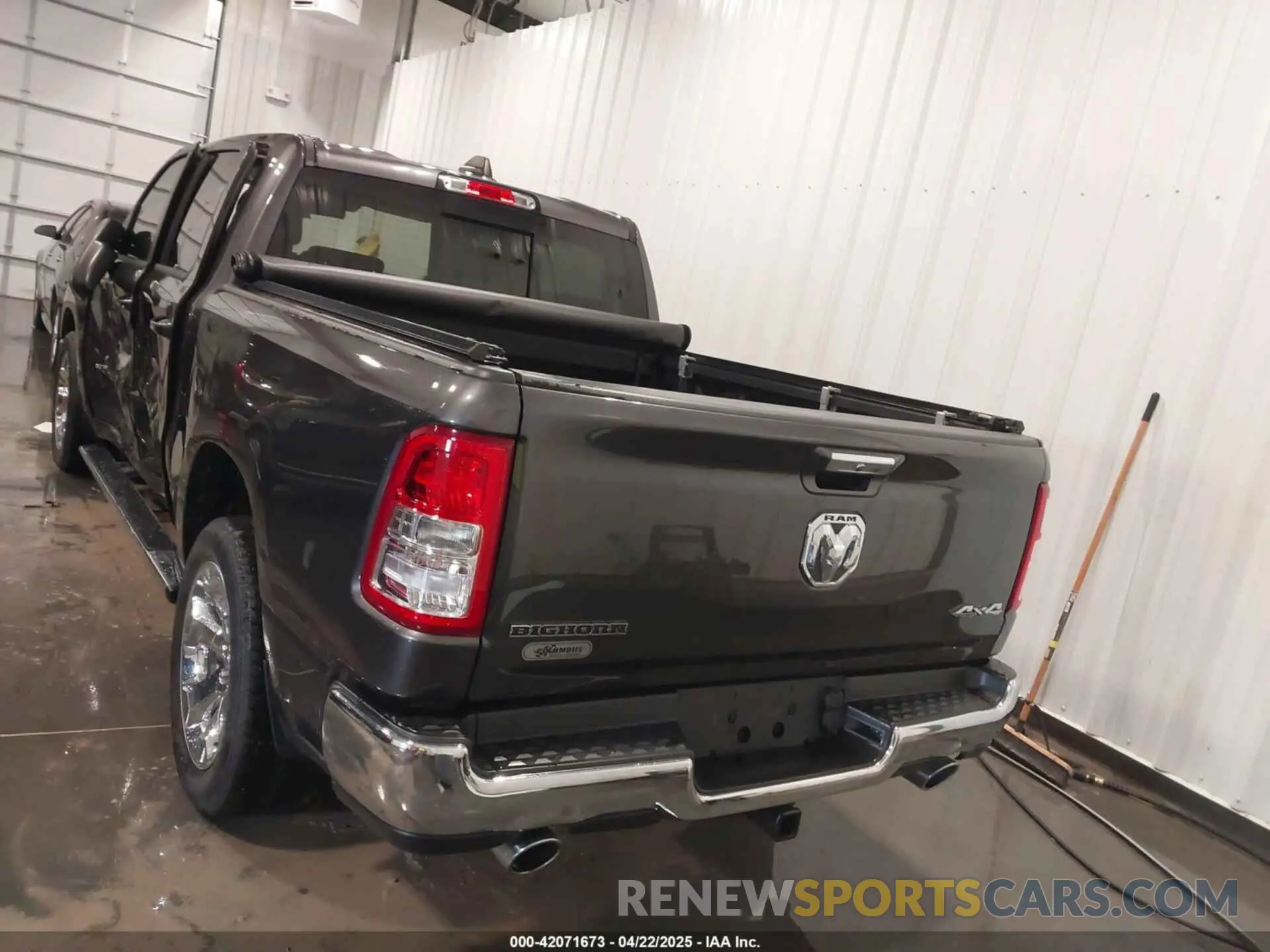 16 Photograph of a damaged car 1C6SRFFTXLN359454 RAM 1500 2020