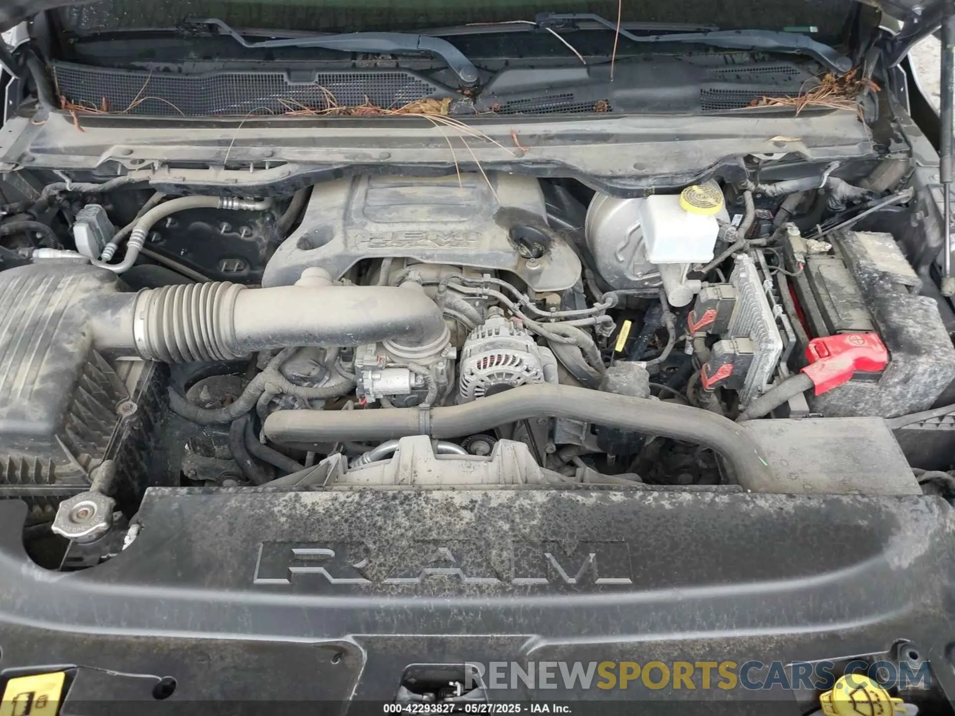 10 Photograph of a damaged car 1C6SRFGT3LN151043 RAM 1500 2020