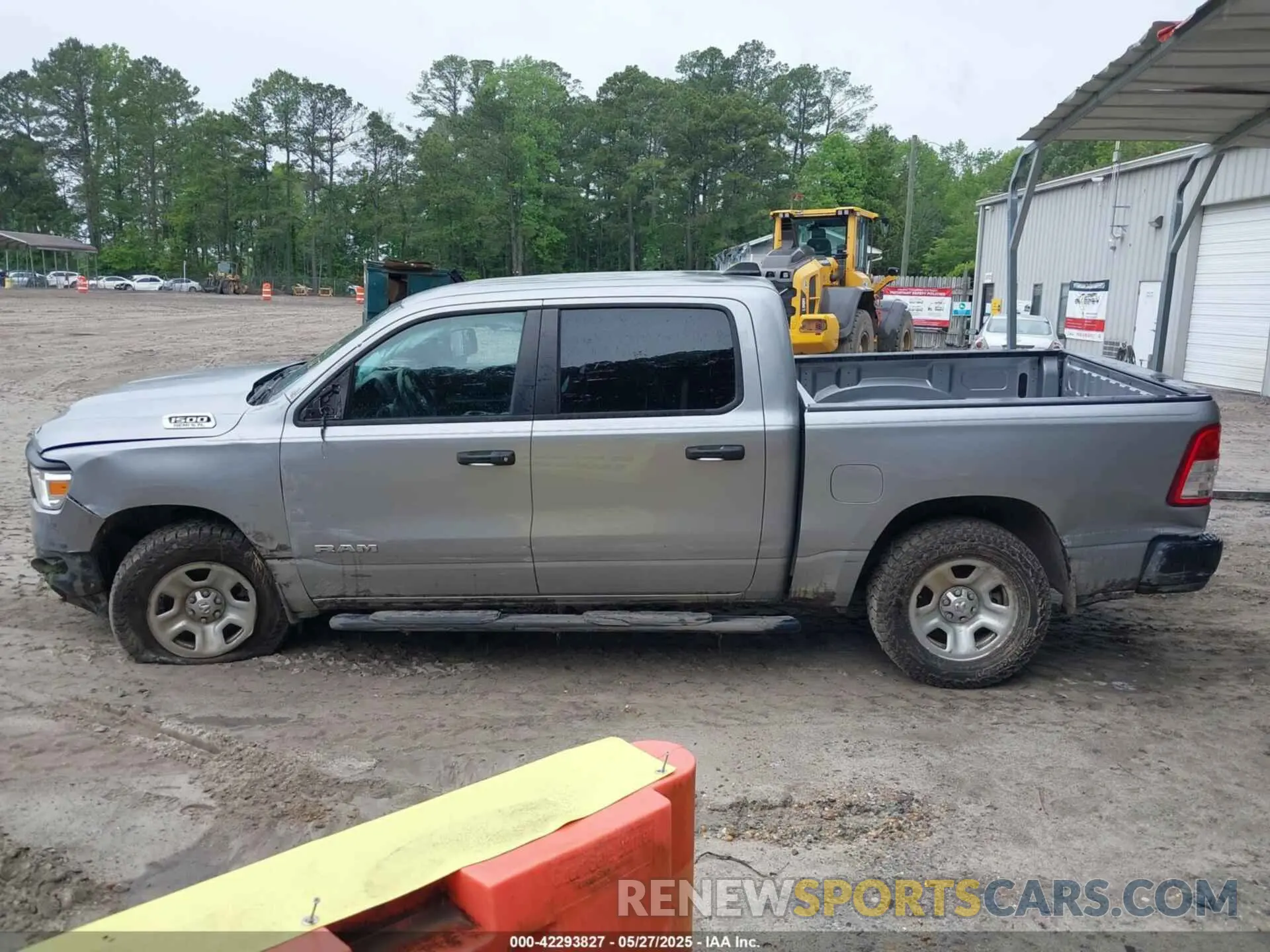 14 Photograph of a damaged car 1C6SRFGT3LN151043 RAM 1500 2020
