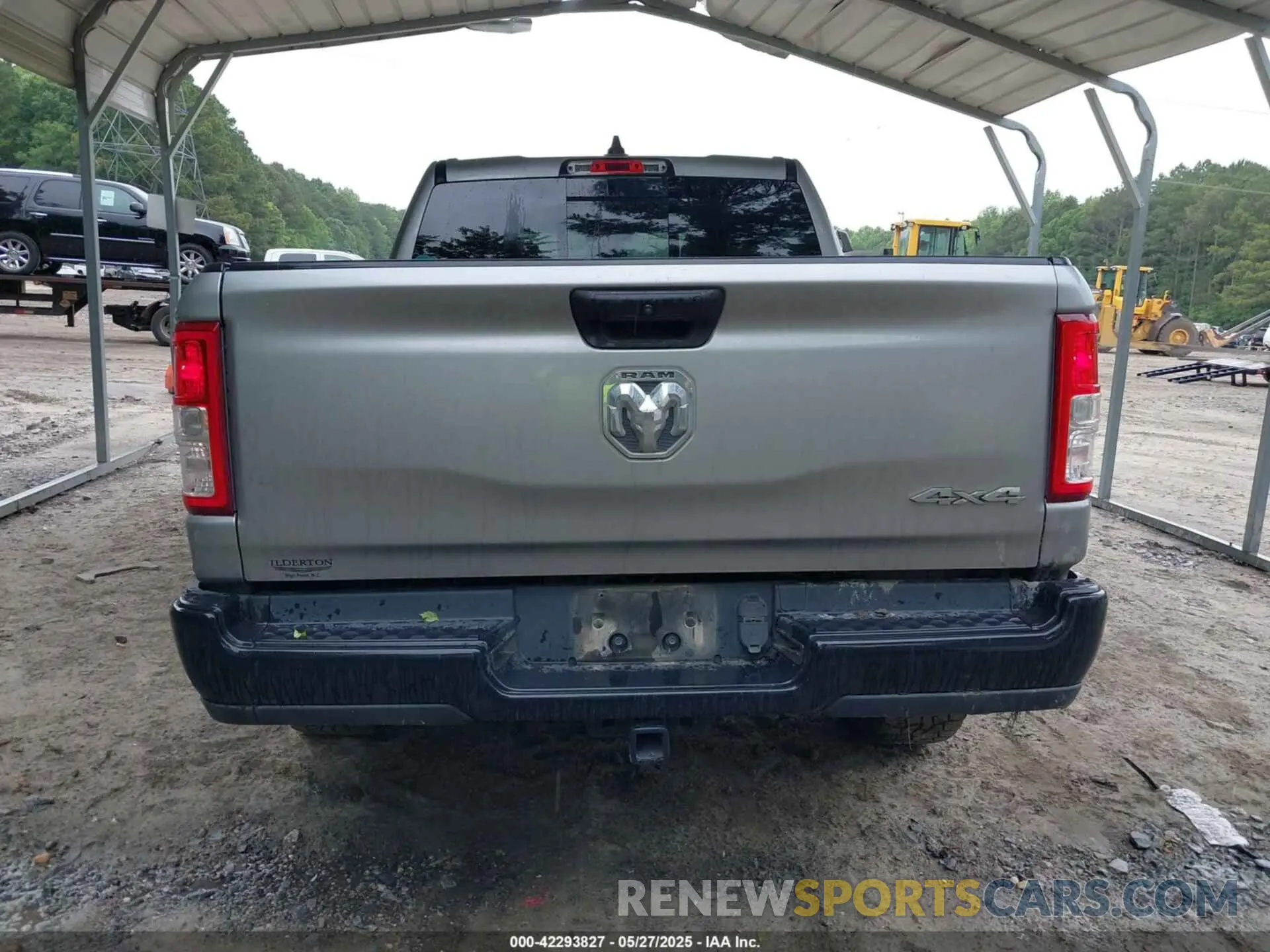 16 Photograph of a damaged car 1C6SRFGT3LN151043 RAM 1500 2020