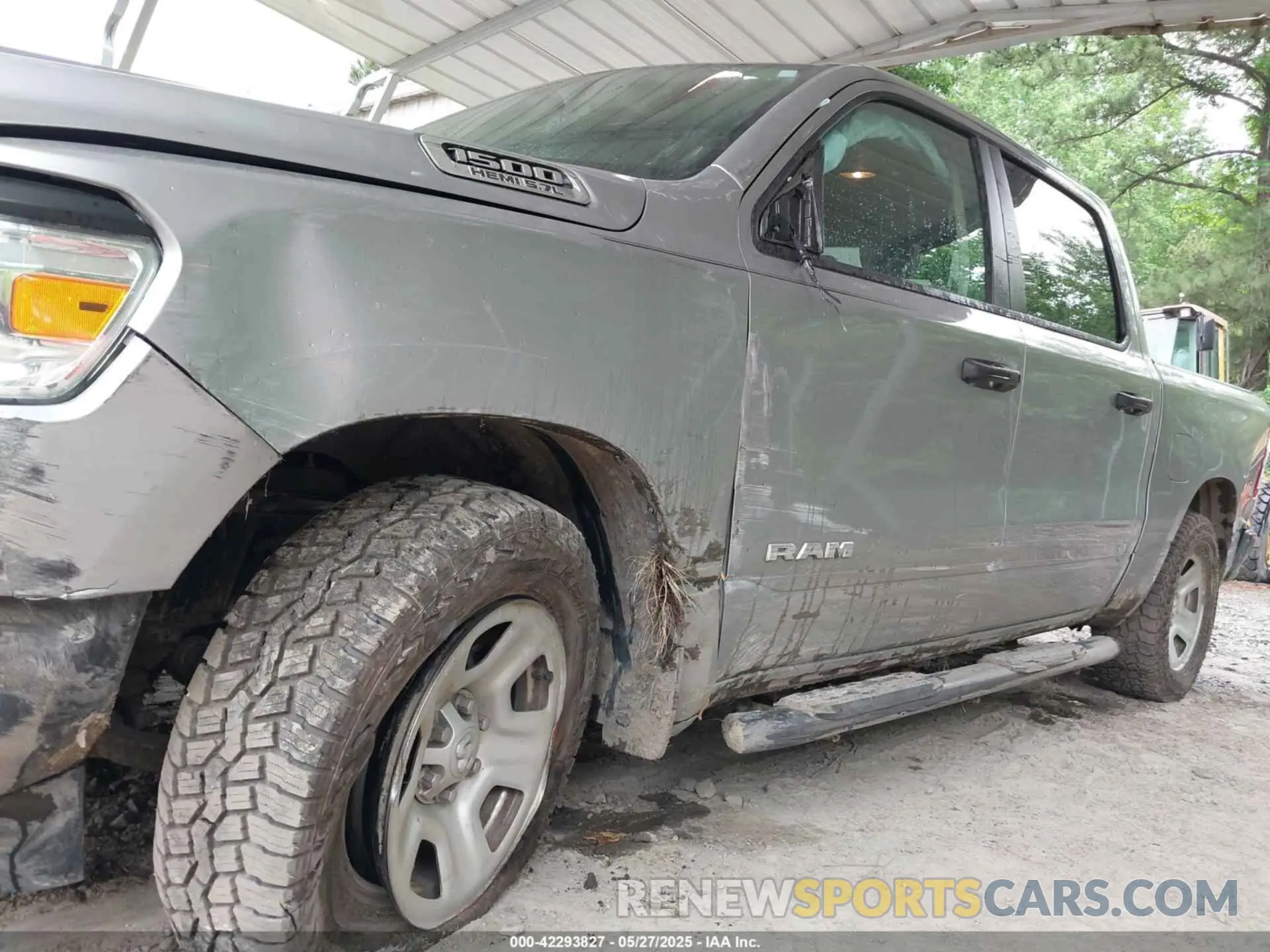 18 Photograph of a damaged car 1C6SRFGT3LN151043 RAM 1500 2020