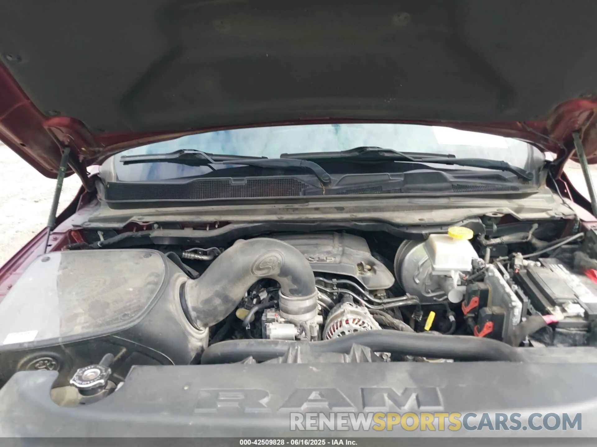10 Photograph of a damaged car 1C6SRFHT0LN255035 RAM 1500 2020