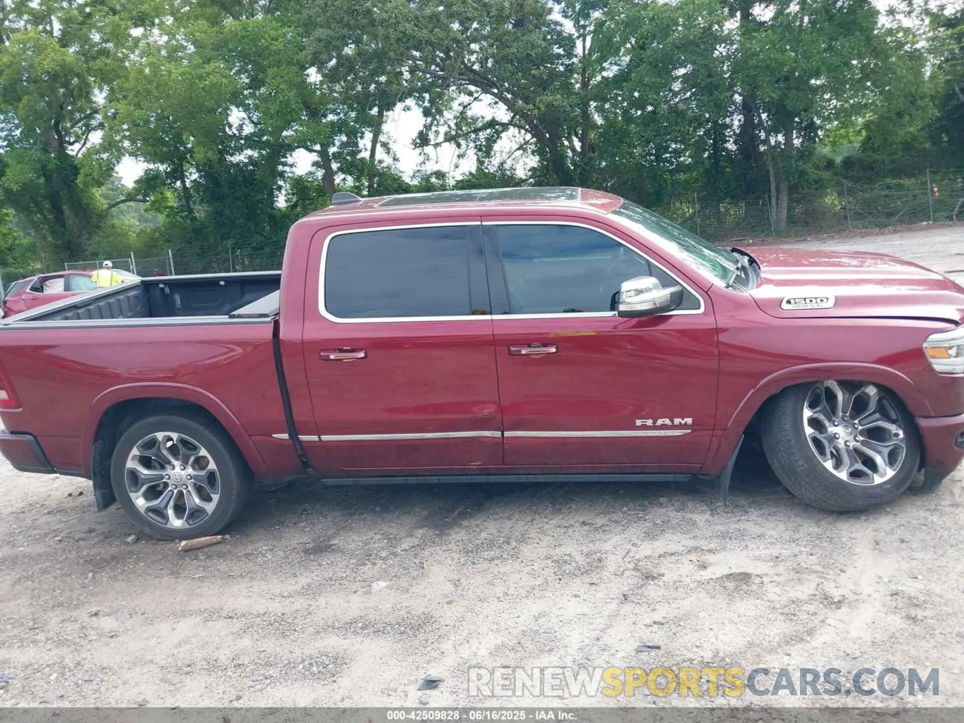 13 Photograph of a damaged car 1C6SRFHT0LN255035 RAM 1500 2020