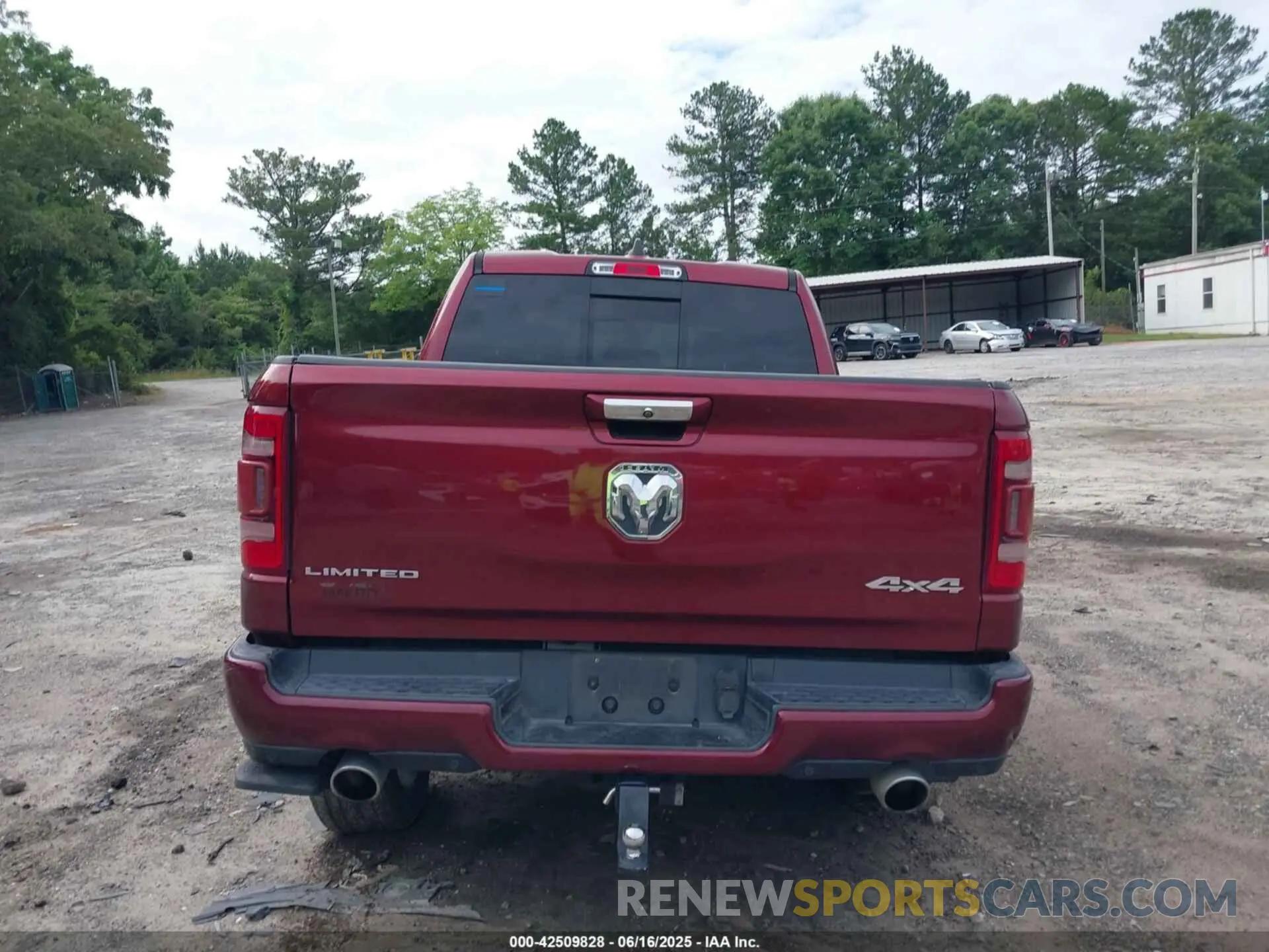 16 Photograph of a damaged car 1C6SRFHT0LN255035 RAM 1500 2020