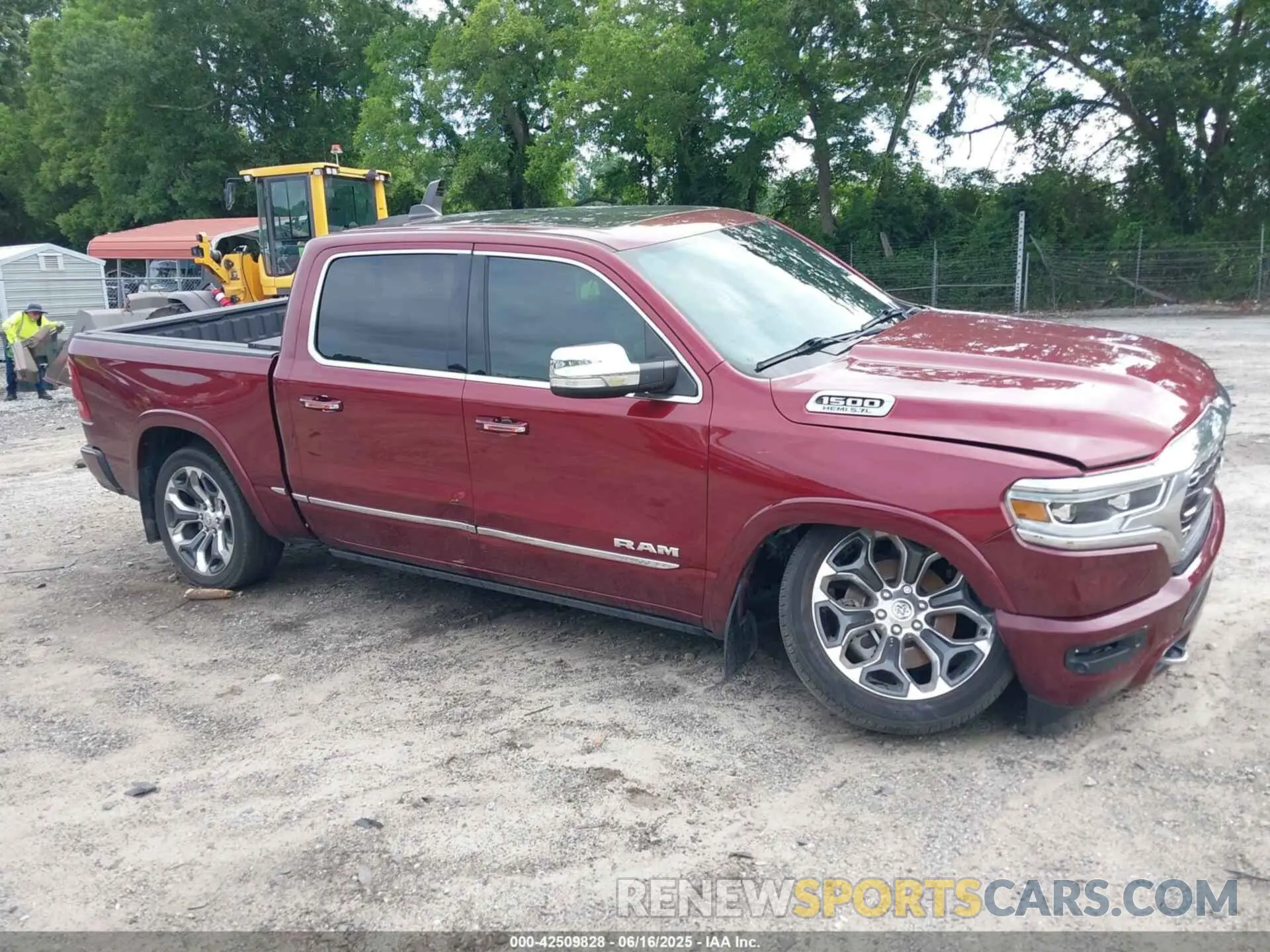 6 Photograph of a damaged car 1C6SRFHT0LN255035 RAM 1500 2020