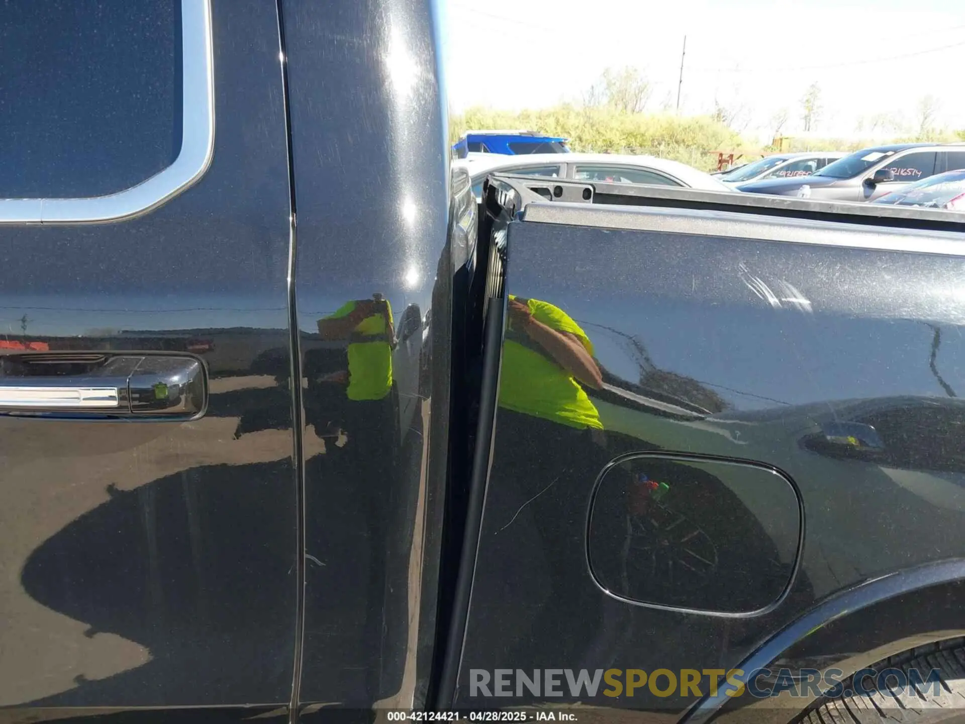 6 Photograph of a damaged car 1C6SRFHT1LN219449 RAM 1500 2020