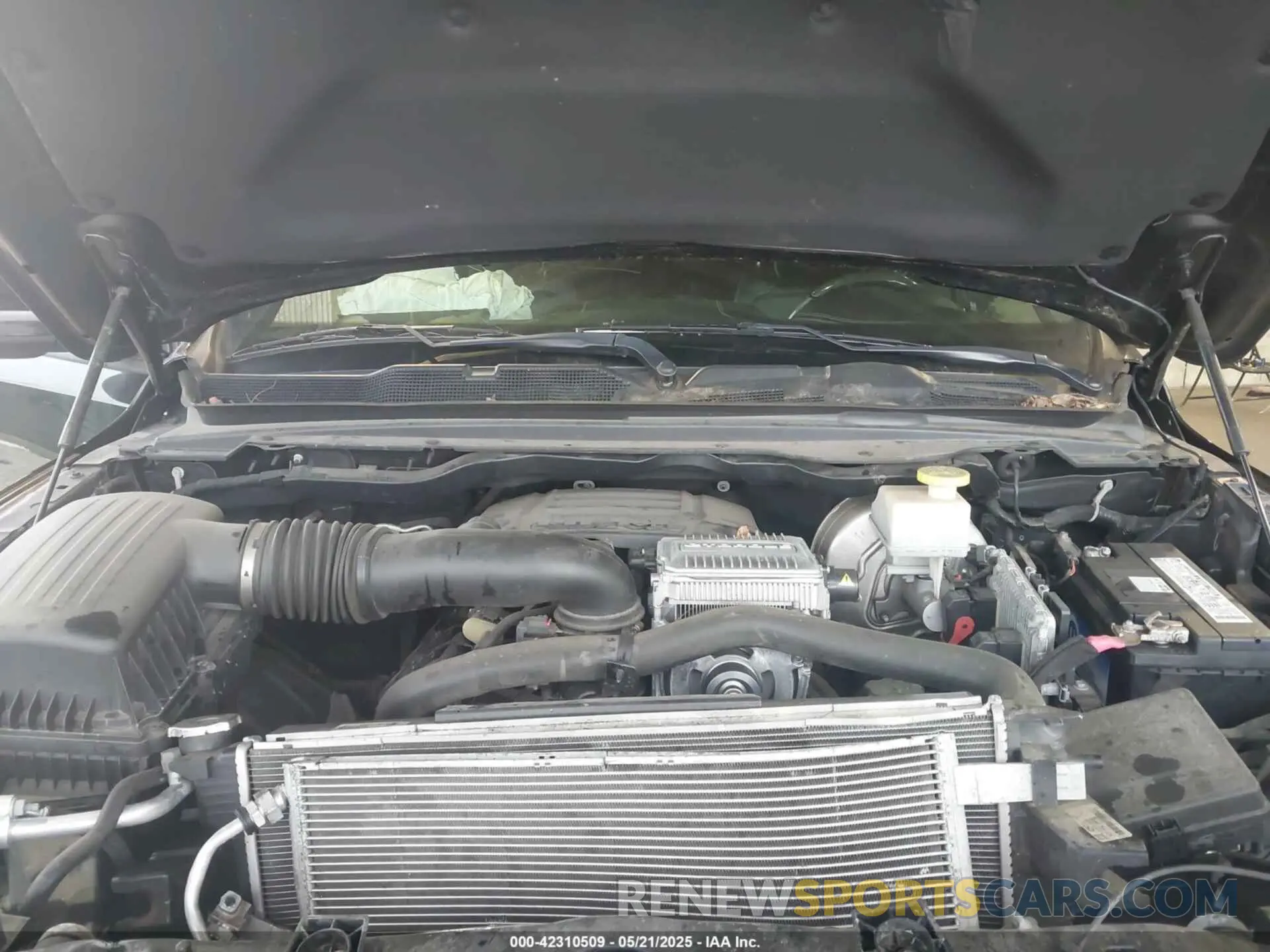 10 Photograph of a damaged car 1C6SRFHT2LN147306 RAM 1500 2020