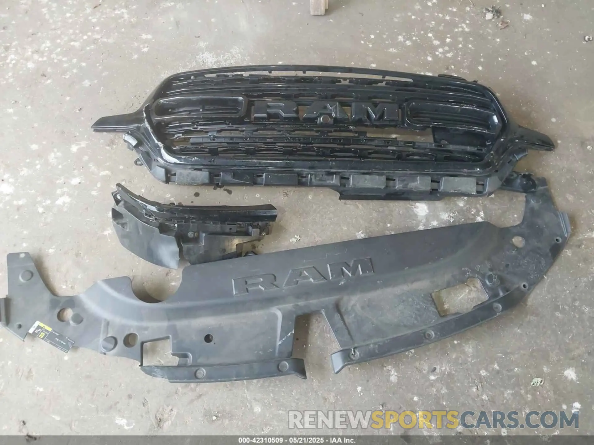 12 Photograph of a damaged car 1C6SRFHT2LN147306 RAM 1500 2020
