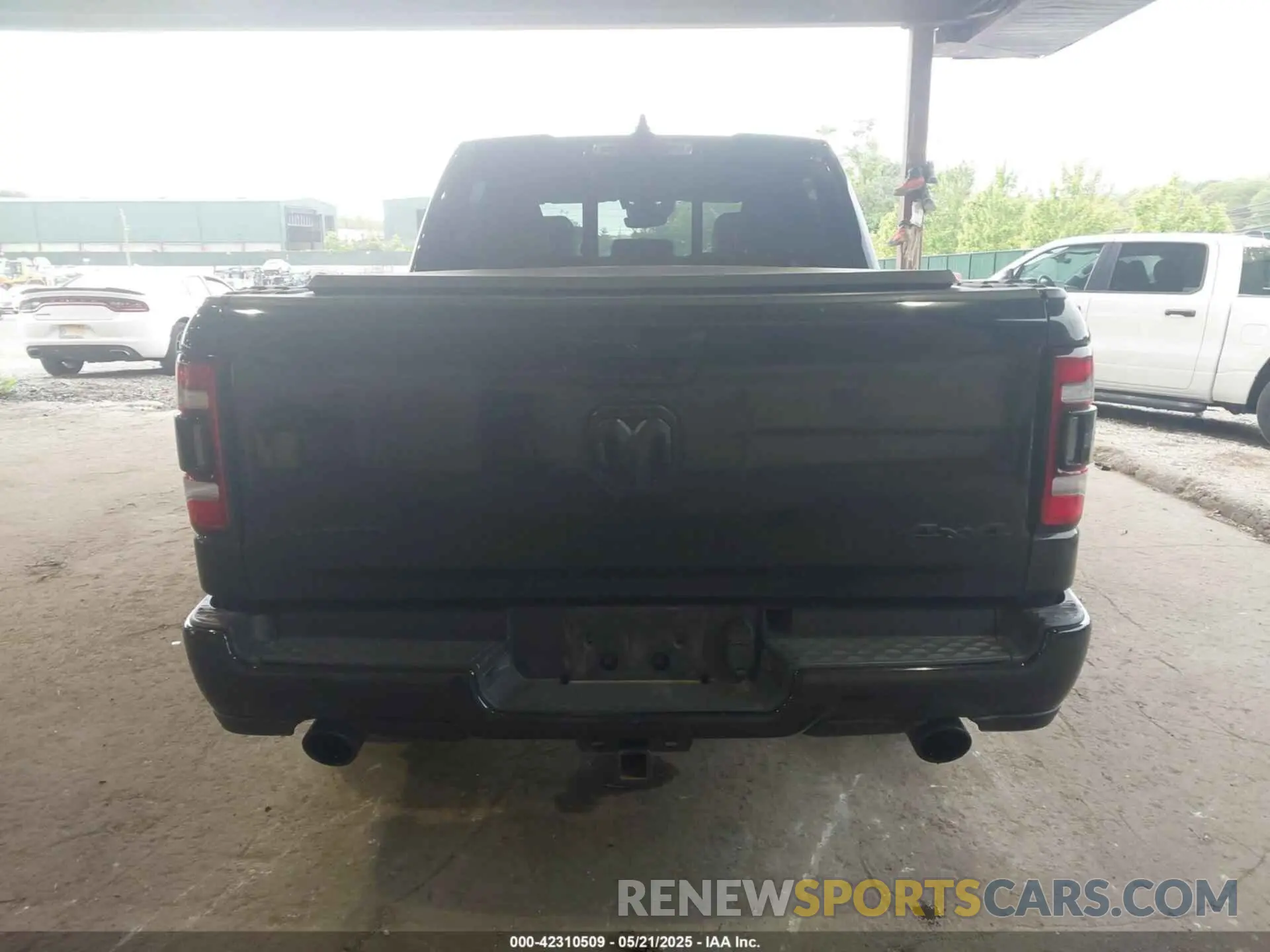 17 Photograph of a damaged car 1C6SRFHT2LN147306 RAM 1500 2020