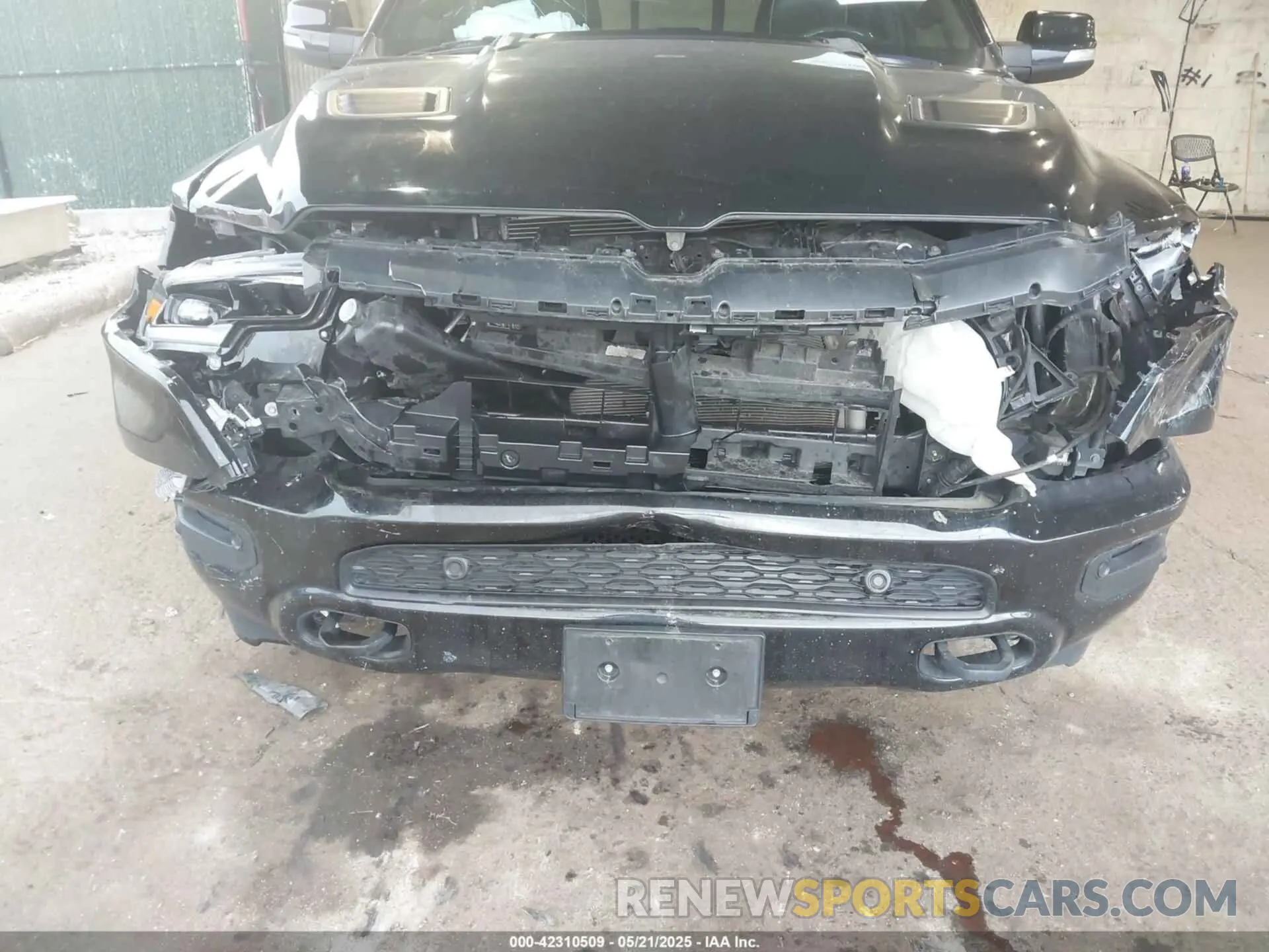 6 Photograph of a damaged car 1C6SRFHT2LN147306 RAM 1500 2020