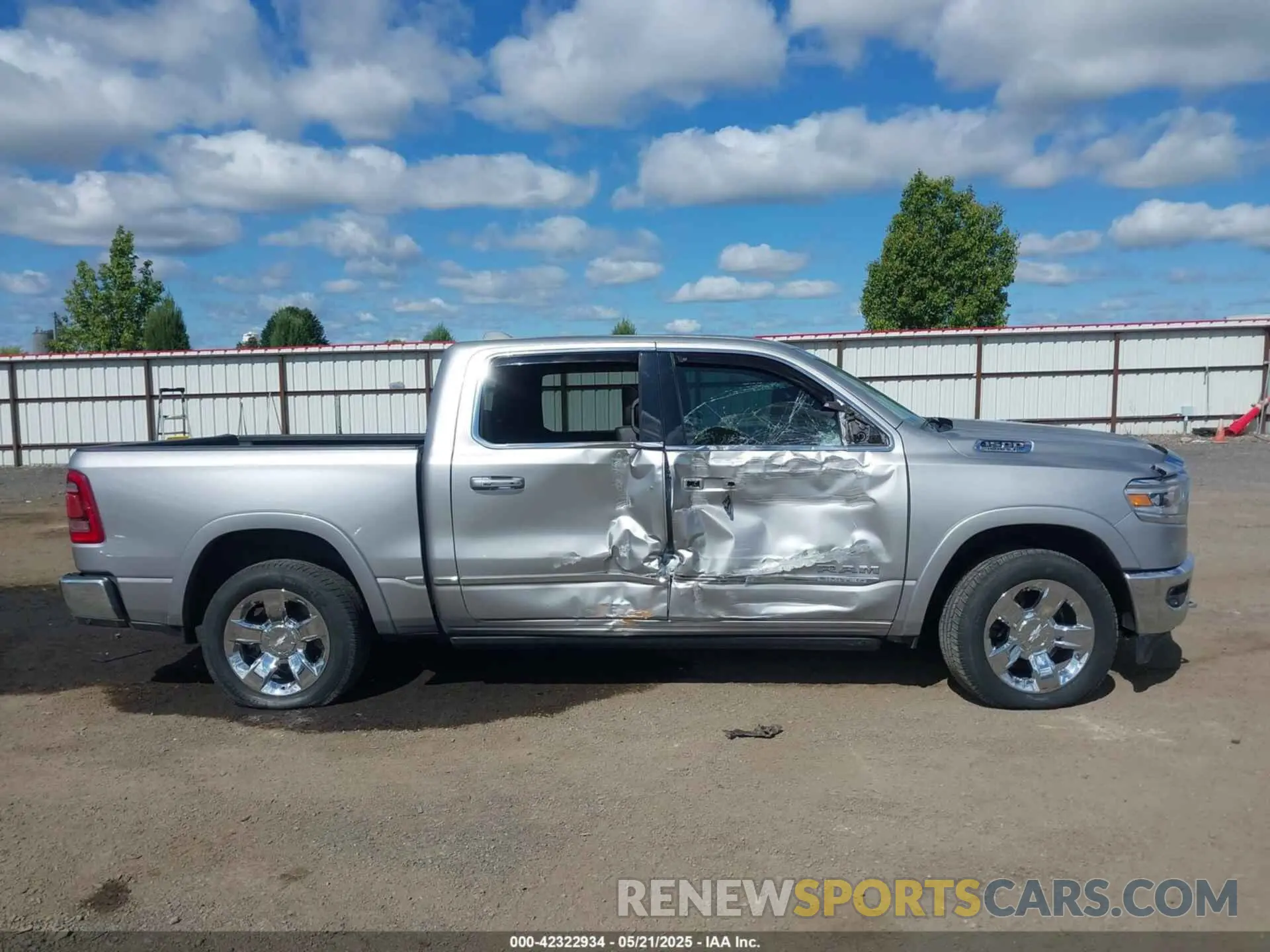 14 Photograph of a damaged car 1C6SRFHT2LN156393 RAM 1500 2020