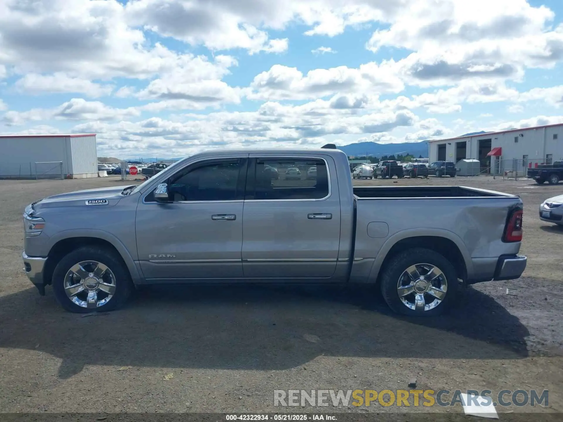 15 Photograph of a damaged car 1C6SRFHT2LN156393 RAM 1500 2020