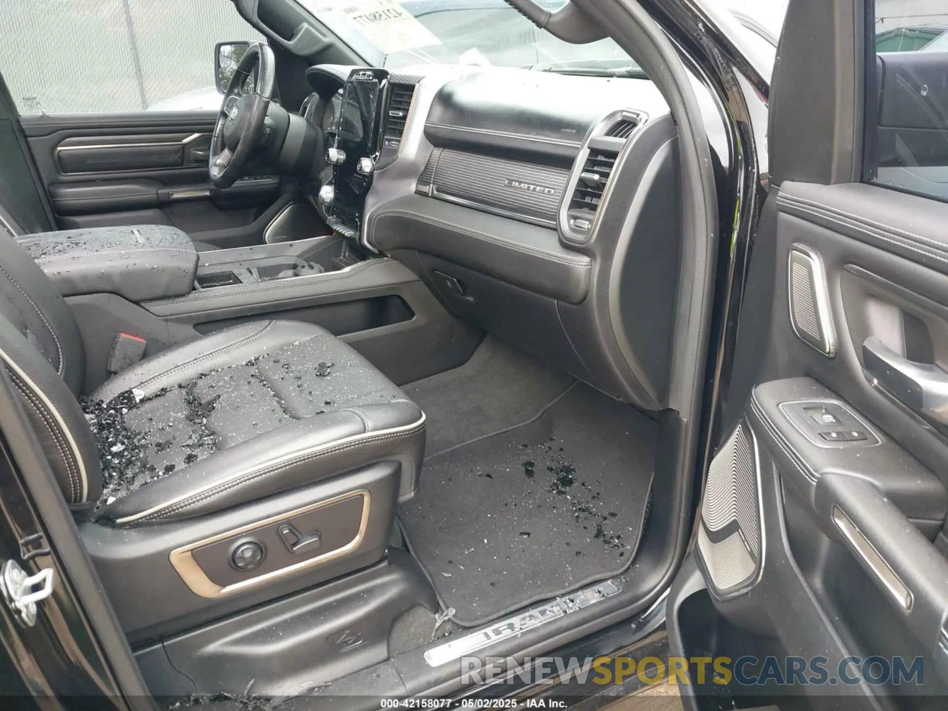 5 Photograph of a damaged car 1C6SRFHT5LN341876 RAM 1500 2020