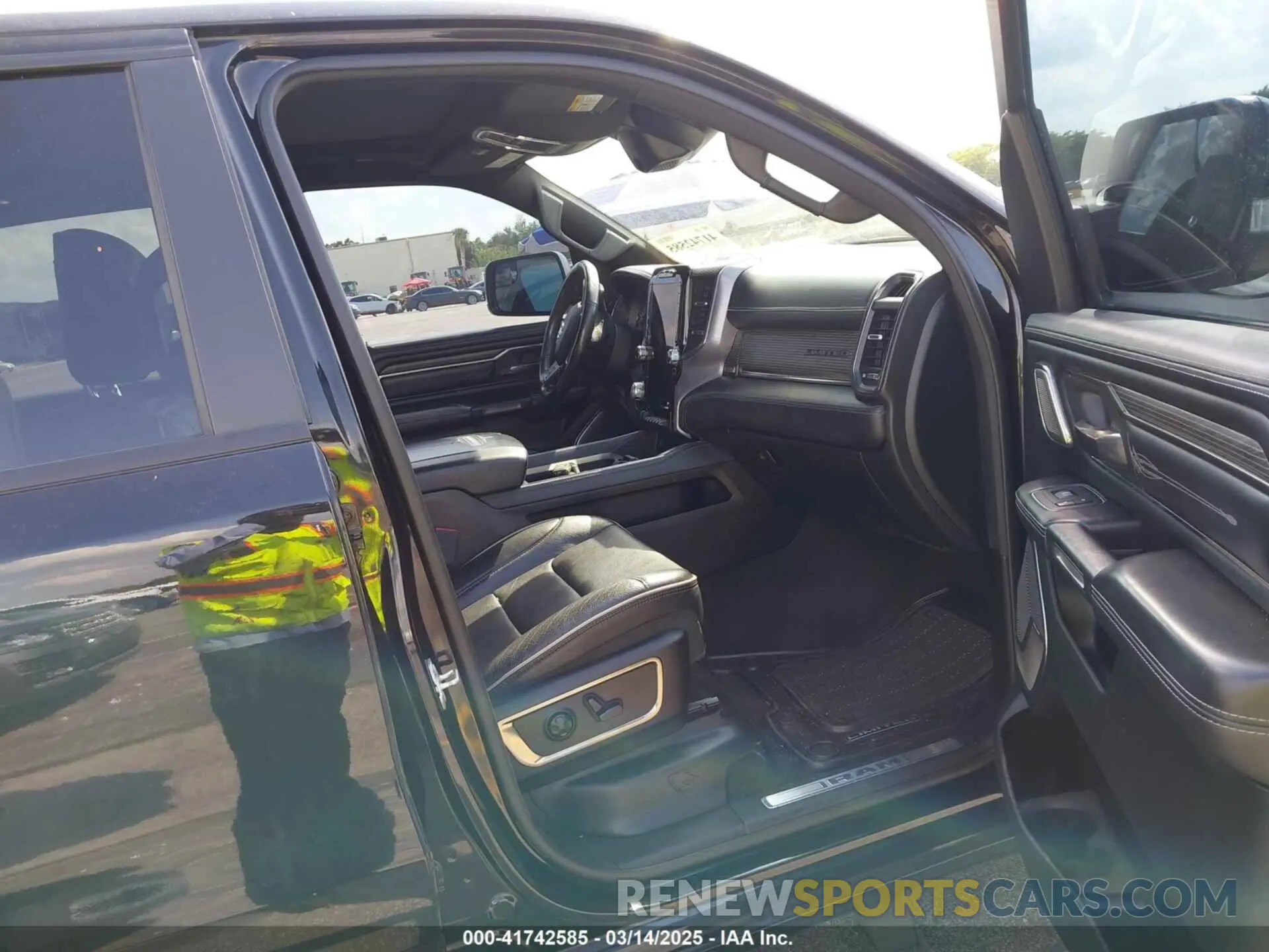 5 Photograph of a damaged car 1C6SRFHT6LN213906 RAM 1500 2020
