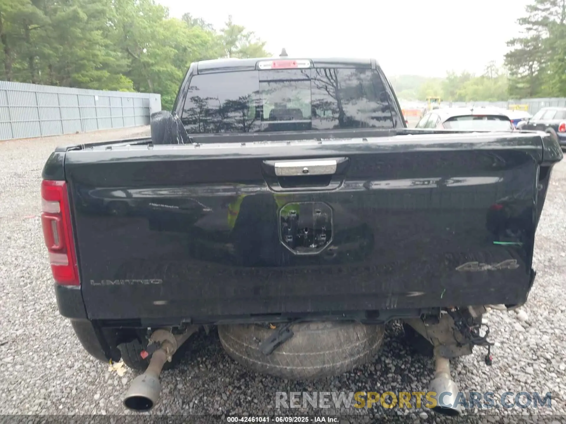 16 Photograph of a damaged car 1C6SRFHT7LN344388 RAM 1500 2020