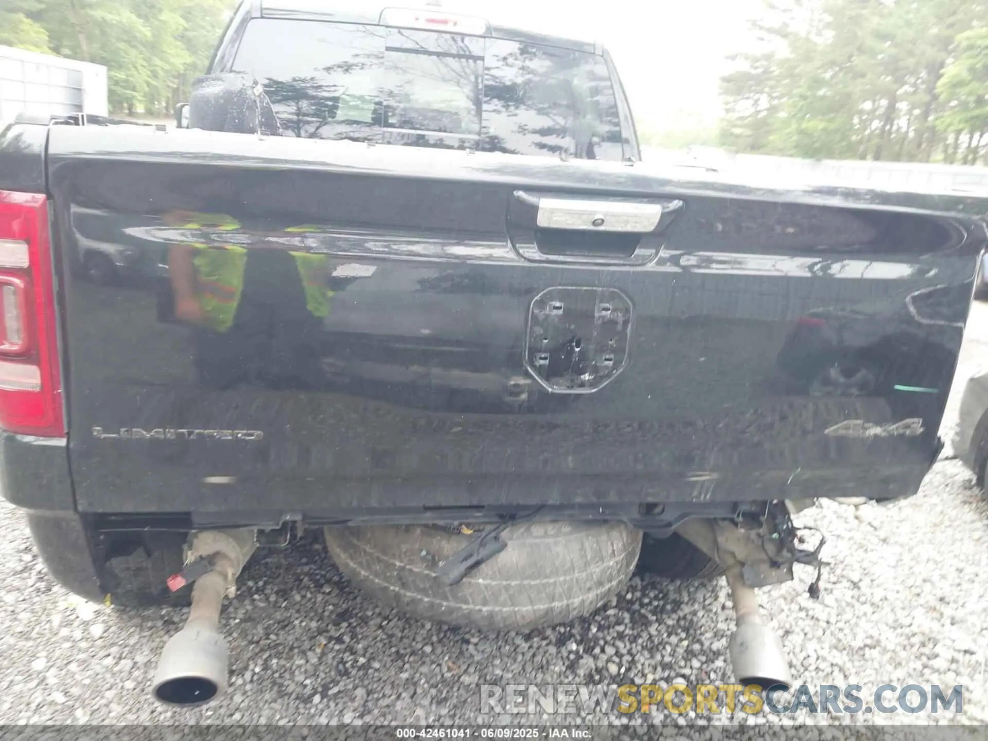17 Photograph of a damaged car 1C6SRFHT7LN344388 RAM 1500 2020