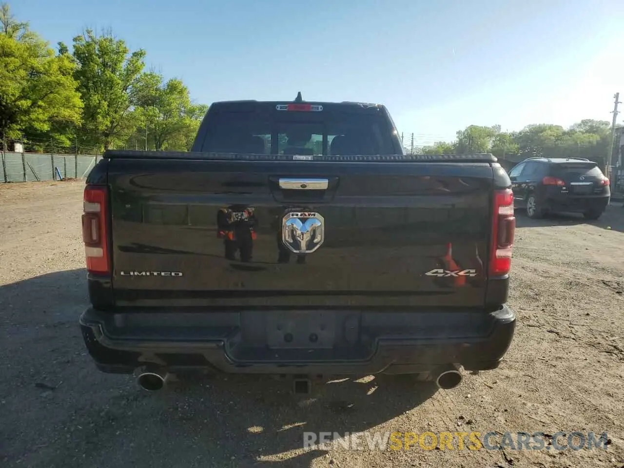 6 Photograph of a damaged car 1C6SRFHT8LN189415 RAM 1500 2020