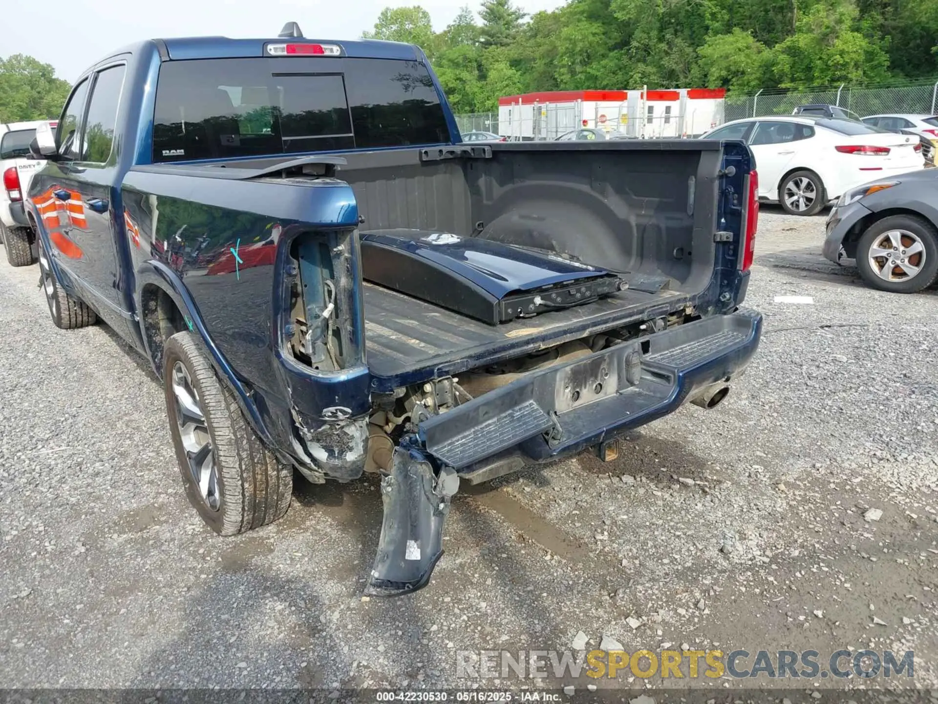 6 Photograph of a damaged car 1C6SRFHT9LN343856 RAM 1500 2020