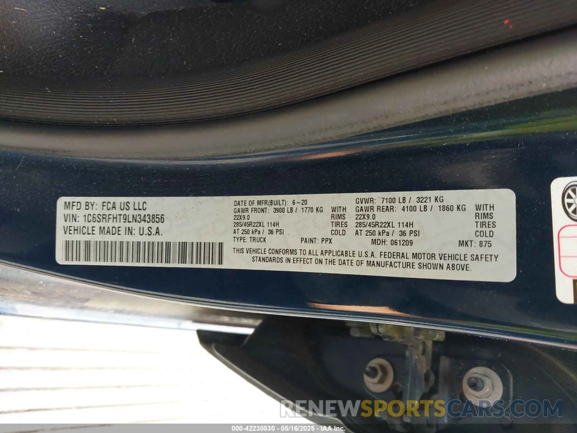 9 Photograph of a damaged car 1C6SRFHT9LN343856 RAM 1500 2020