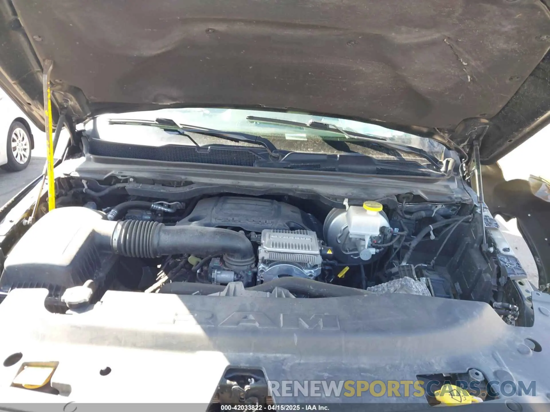 10 Photograph of a damaged car 1C6SRFJT0LN101435 RAM 1500 2020